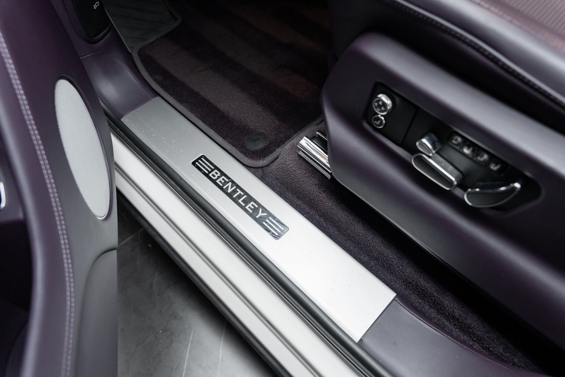 BENTLEY Bentayga V8-image-23