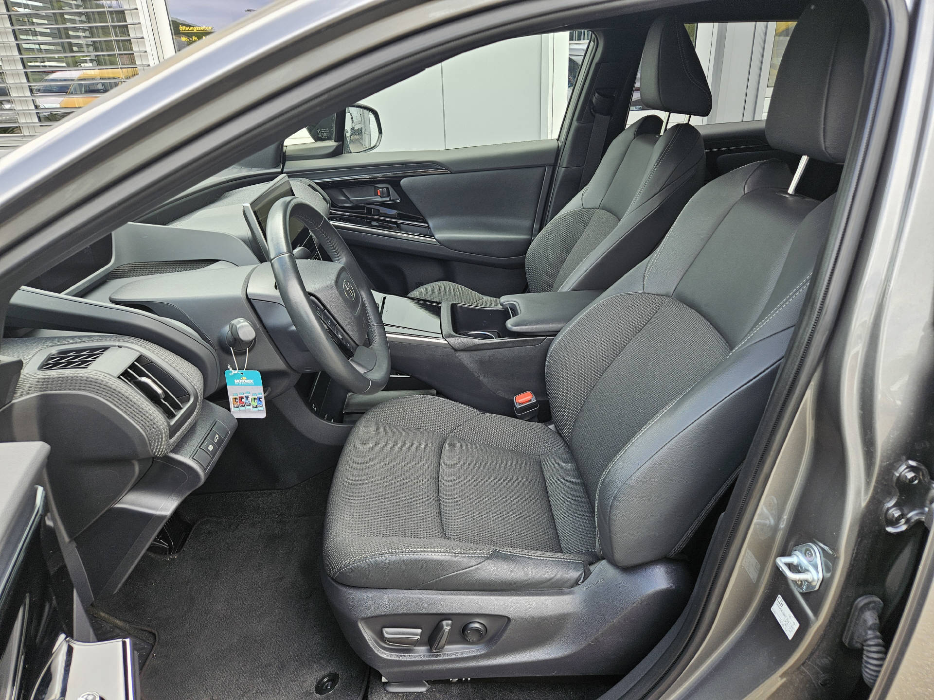 TOYOTA bZ4X Style * Garantie 10 Jahre/ 185'000 km * Rückfahrkamera * Navi * ACC *-image-17