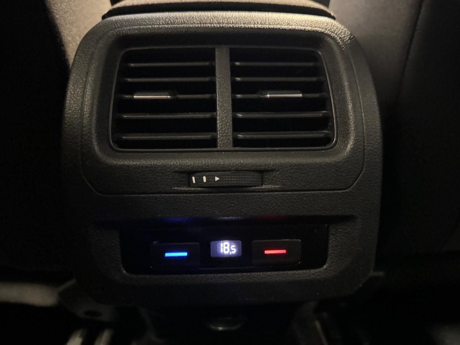 VW Touran 1.4 TSI BlueMotion Technology Comfortline DSG *7 places*-image-19