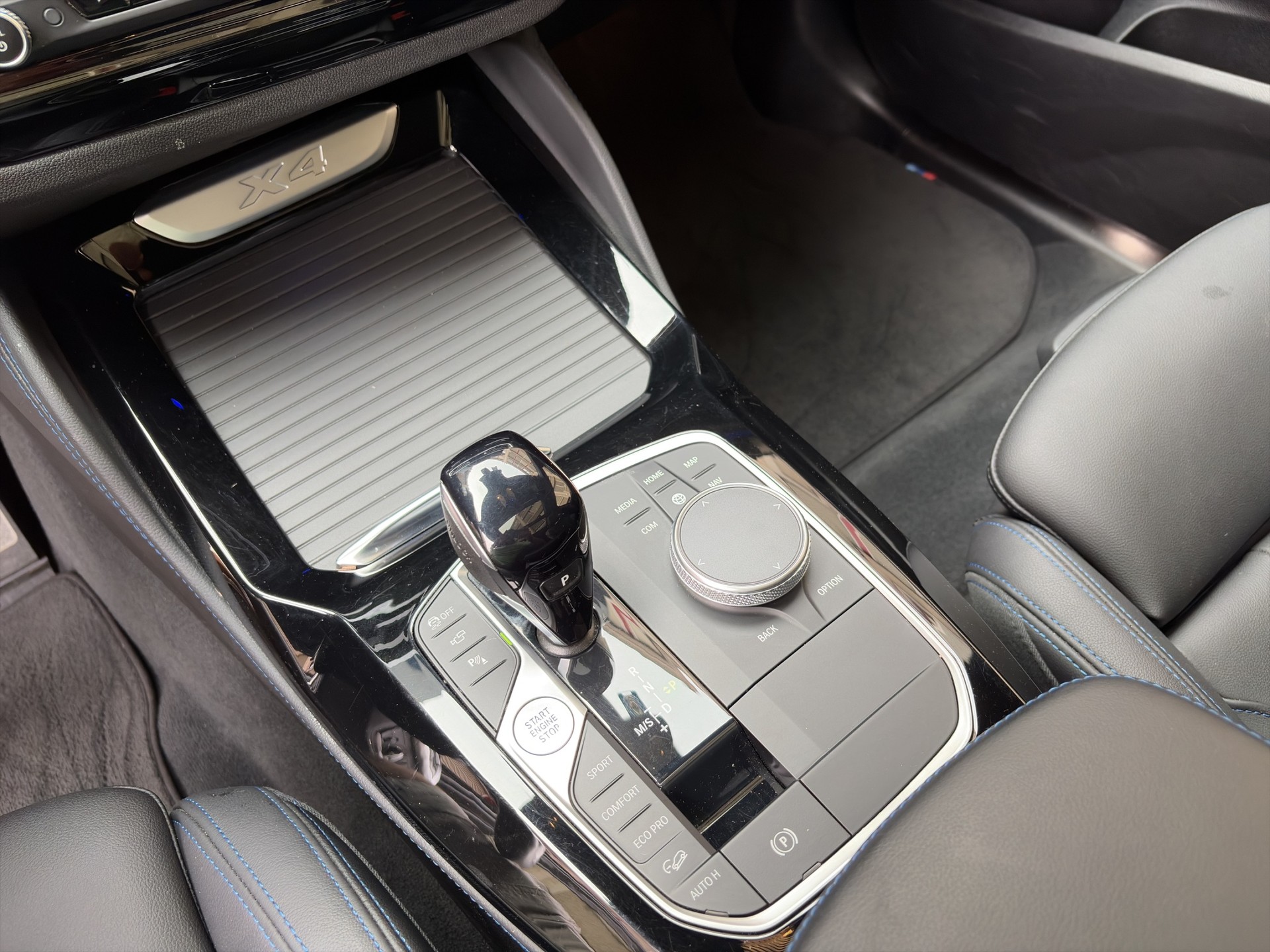 BMW X4 xDrive 48V 20i M Sport Steptronic-image-24