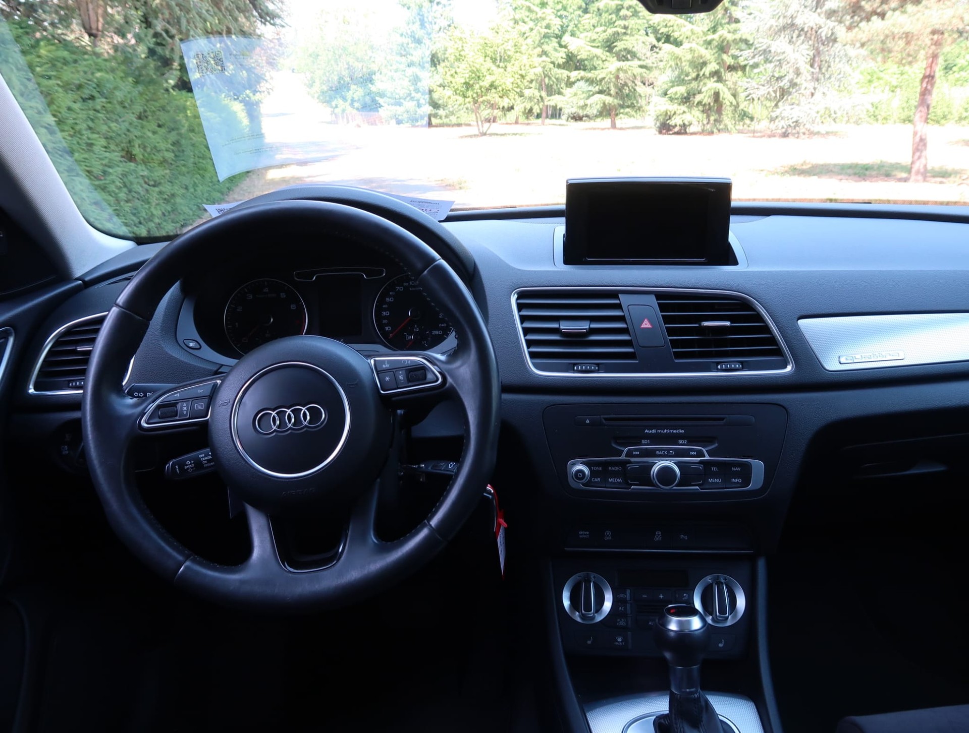 AUDI Q3 2.0 TFSI quattro S-tronic-image-11