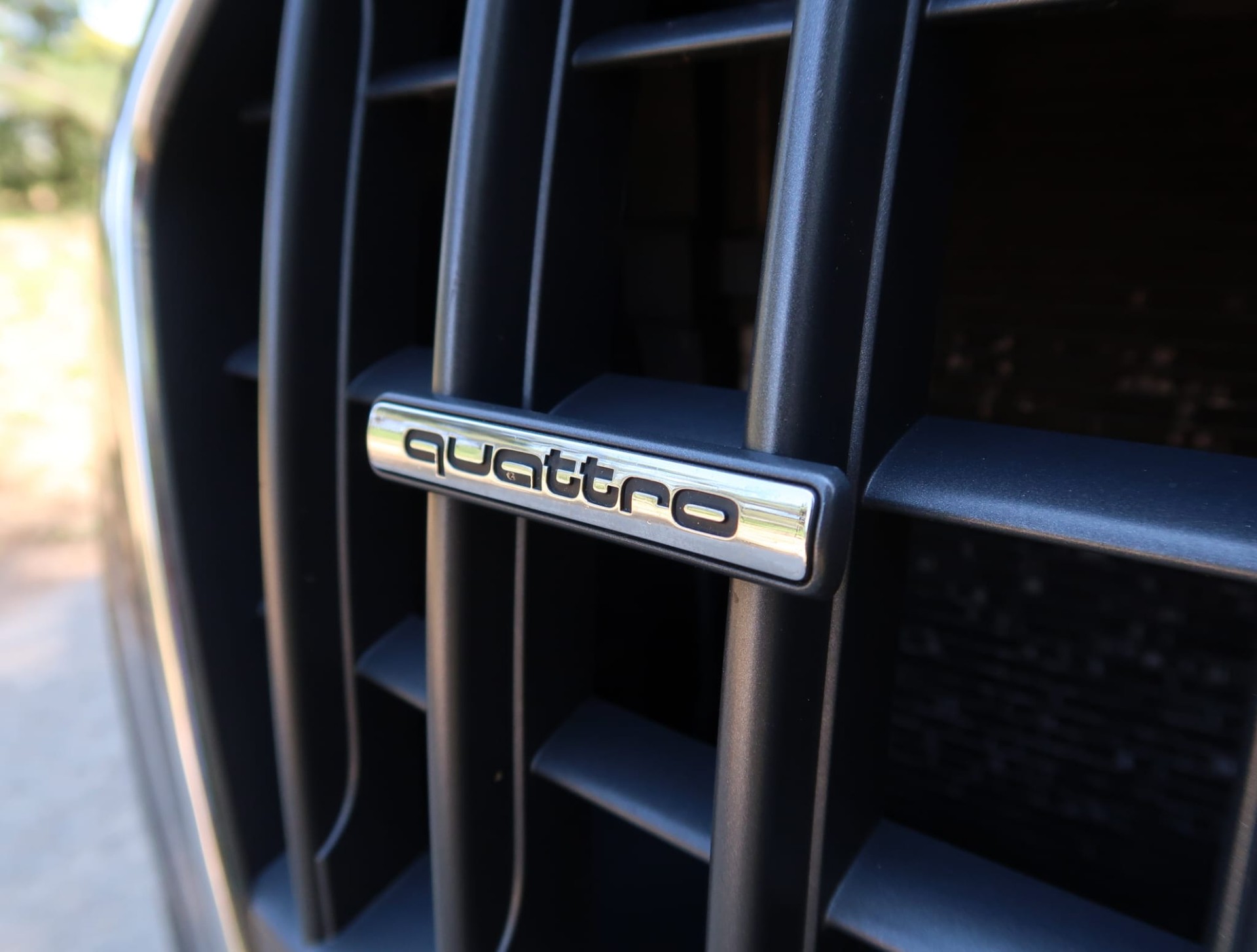 AUDI Q3 2.0 TFSI quattro S-tronic-image-10