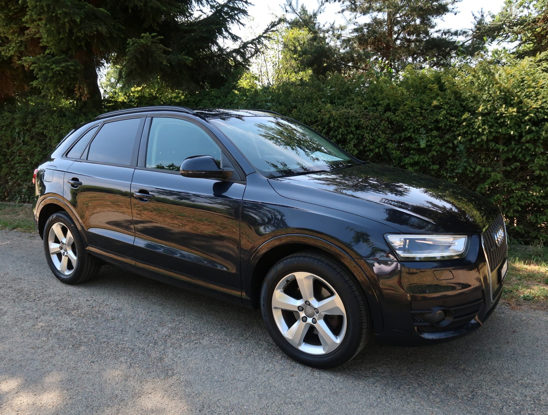 AUDI Q3 2.0 TFSI quattro S-tronic-showroom-element-3