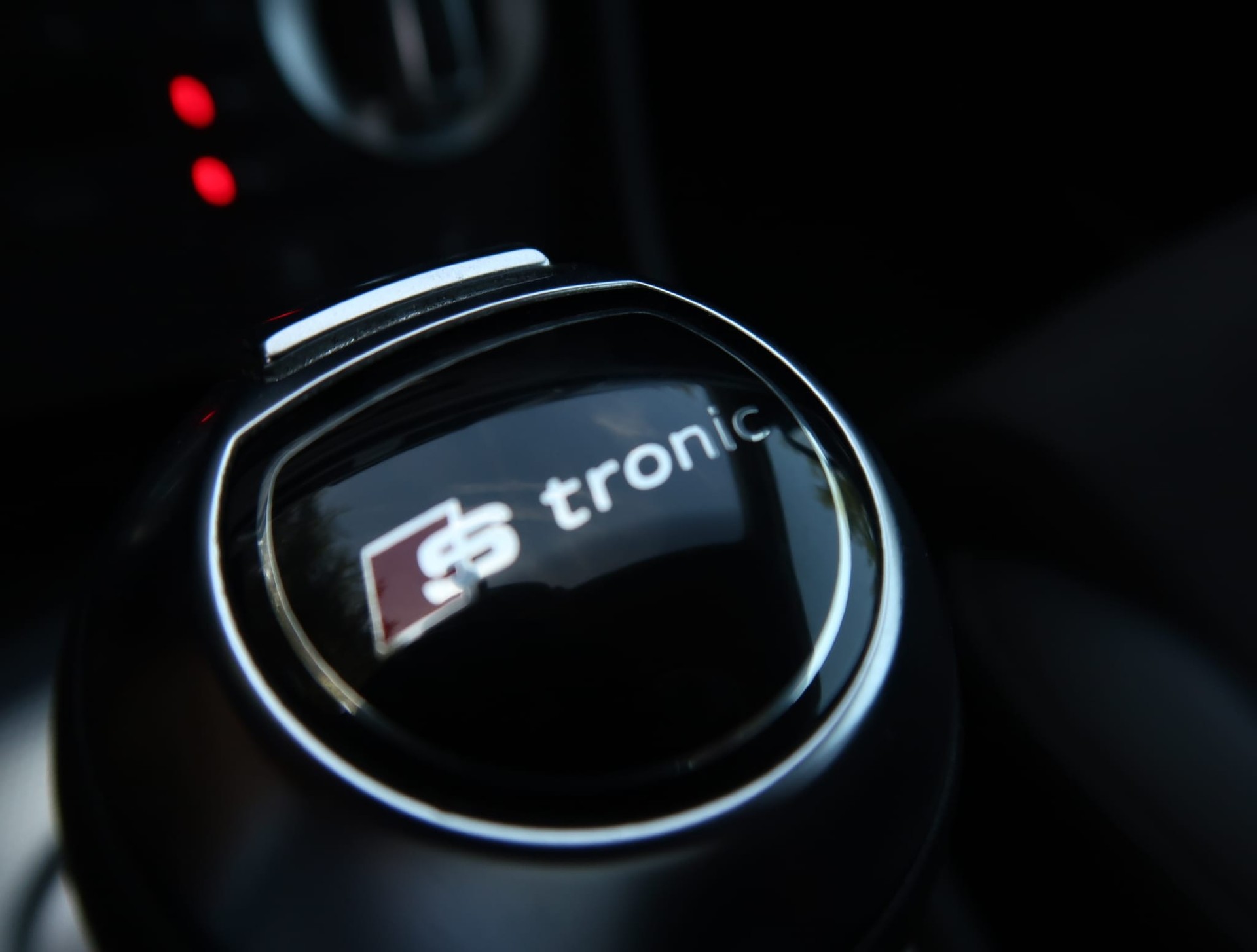 AUDI Q3 2.0 TFSI quattro S-tronic-image-24