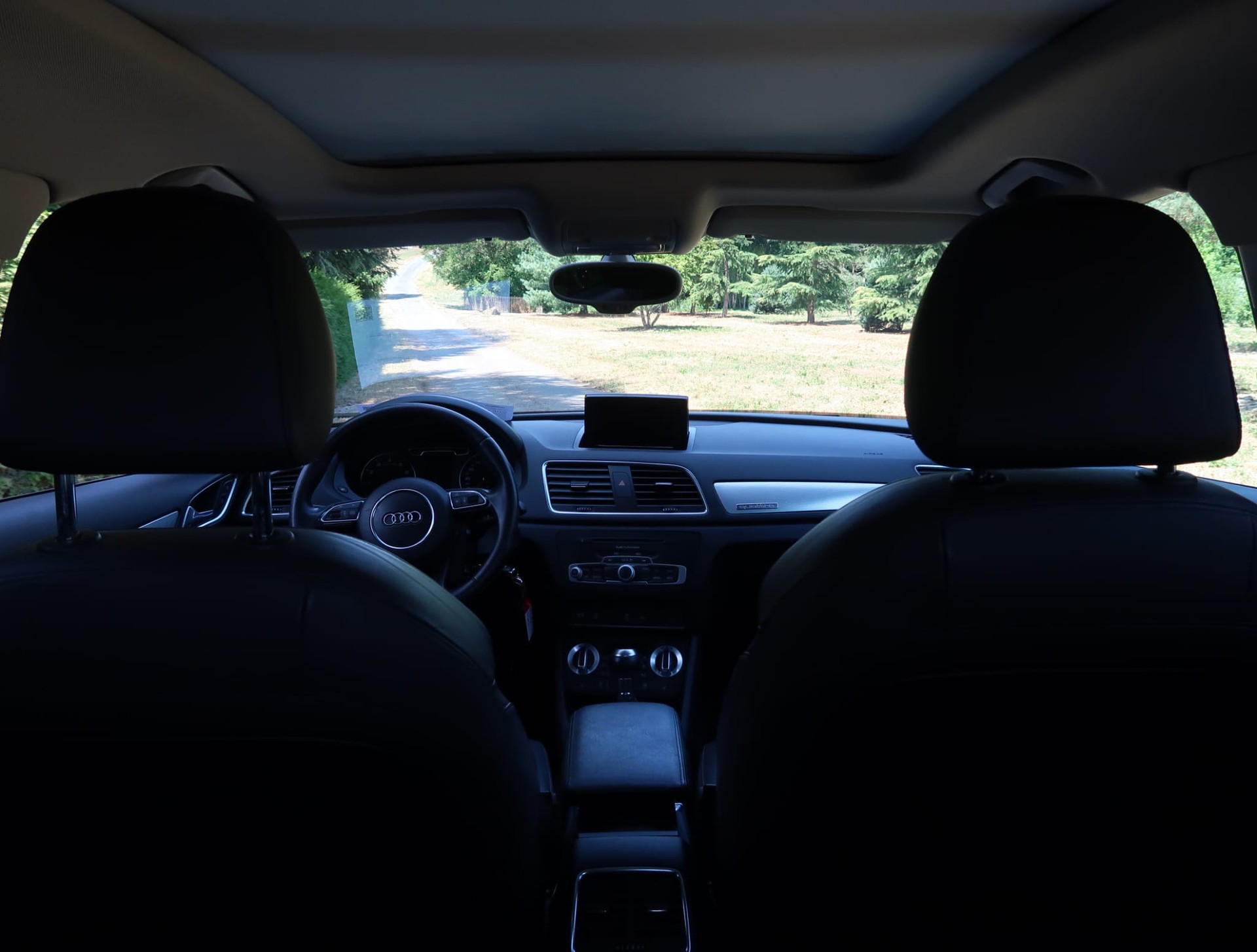 AUDI Q3 2.0 TFSI quattro S-tronic-image-25