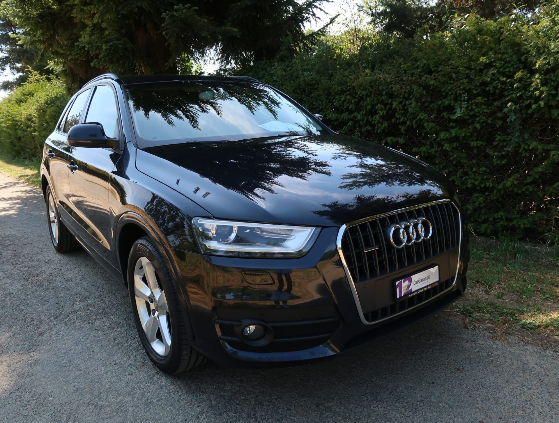 AUDI Q3 2.0 TFSI quattro S-tronic-showroom-element-2