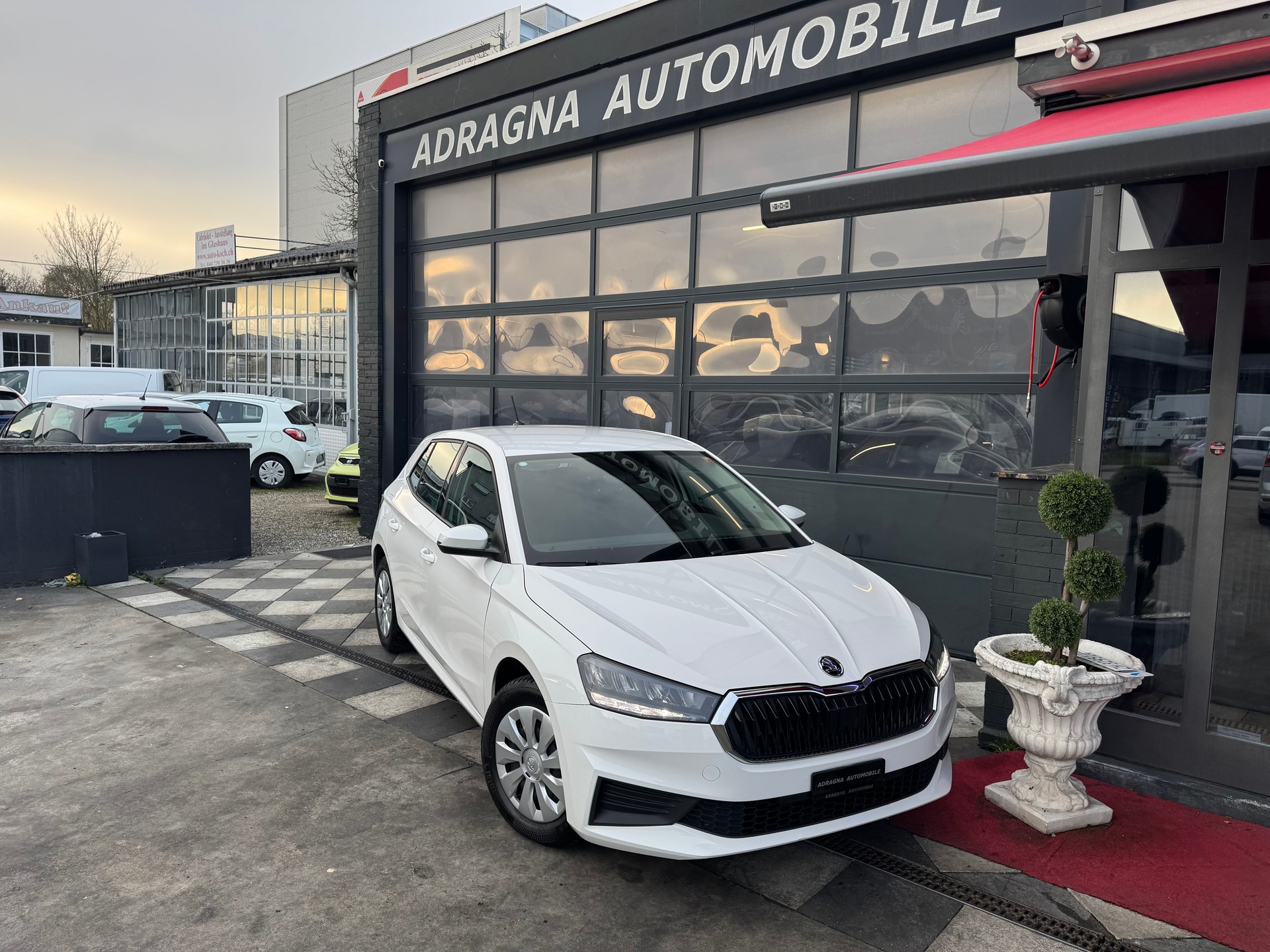 SKODA Fabia 1.0 MPI Ambition-showroom-element-1
