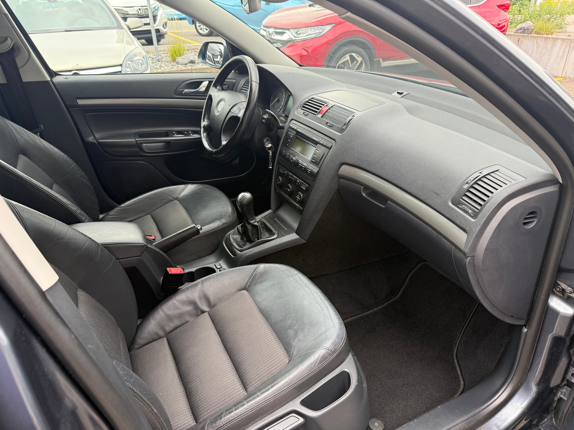 SKODA Octavia 2.0 FSI Elegance-image-6