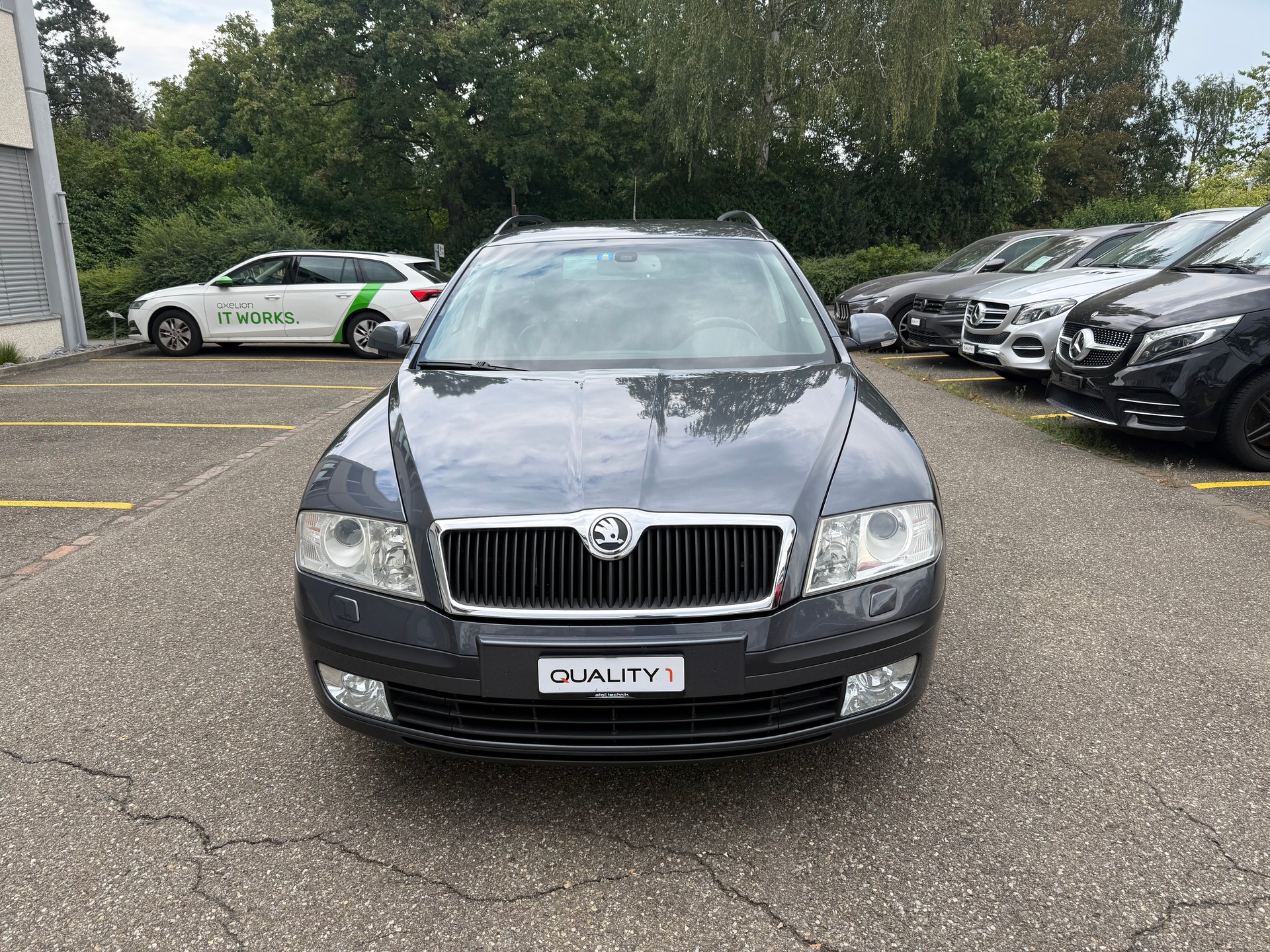 SKODA Octavia 2.0 FSI Elegance-image-1