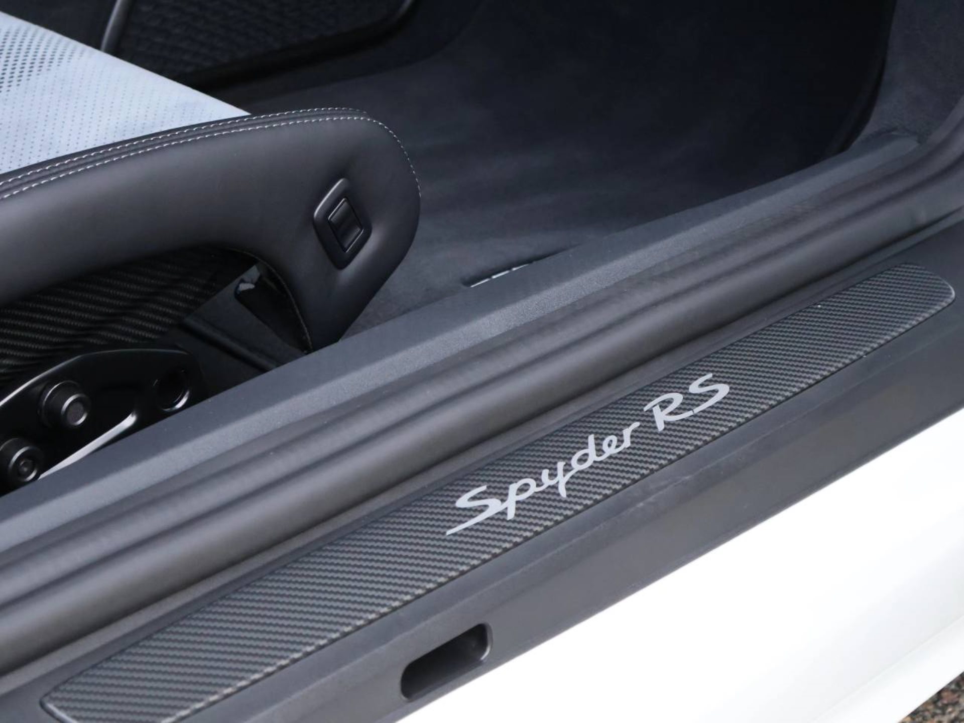 PORSCHE 718 Spyder RS-image-20