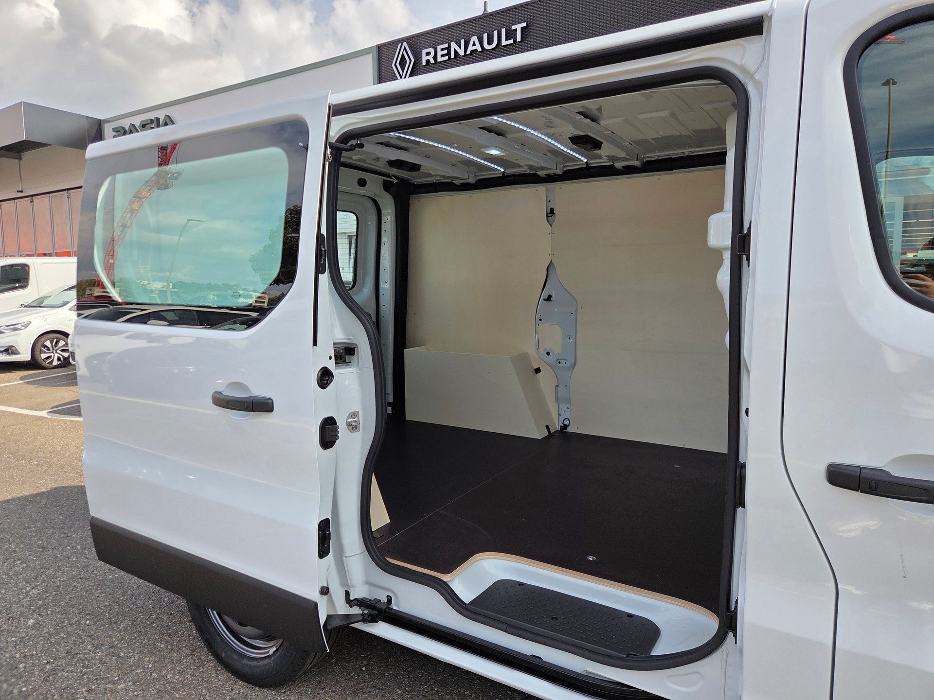 RENAULT Trafic Kaw. 2.8 t L1 H1 2.0 dCi Blue 110 Advance-image-6