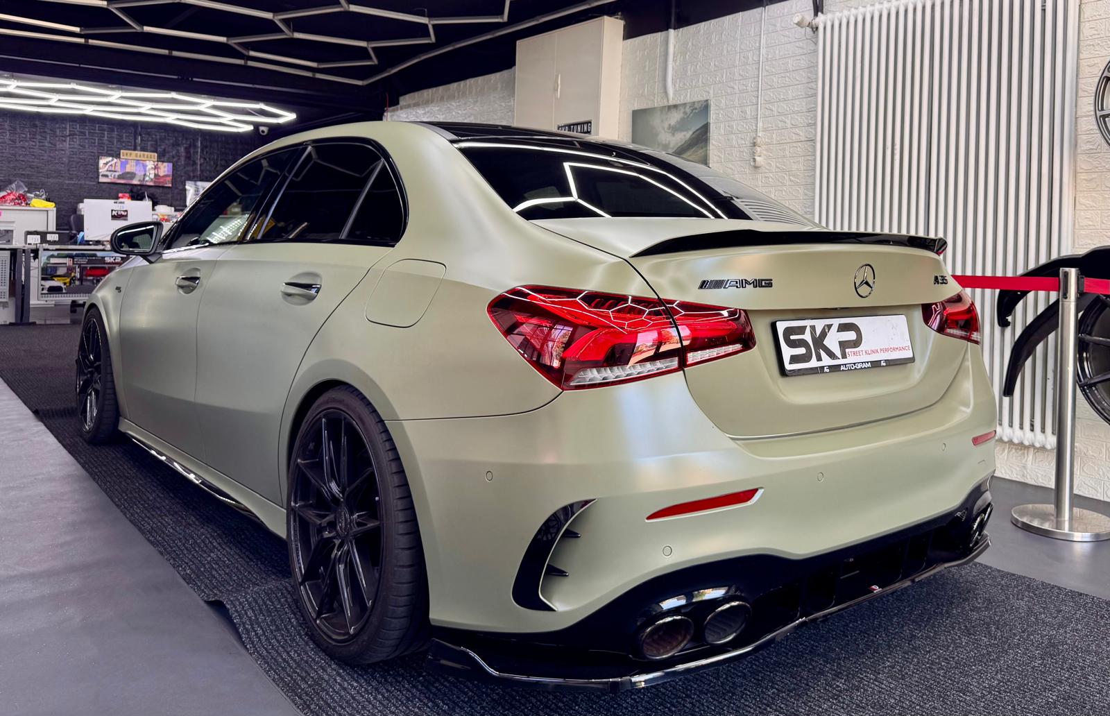 MERCEDES-BENZ A 35 AMG 4Matic Speedshift-image-9