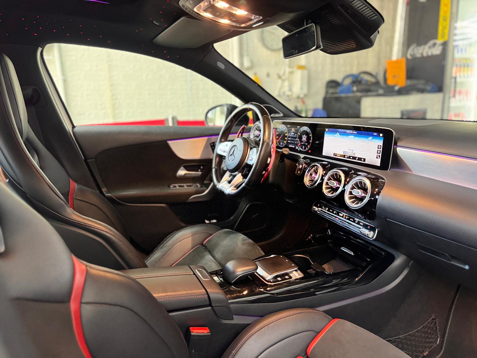 MERCEDES-BENZ A 35 AMG 4Matic Speedshift-image-4