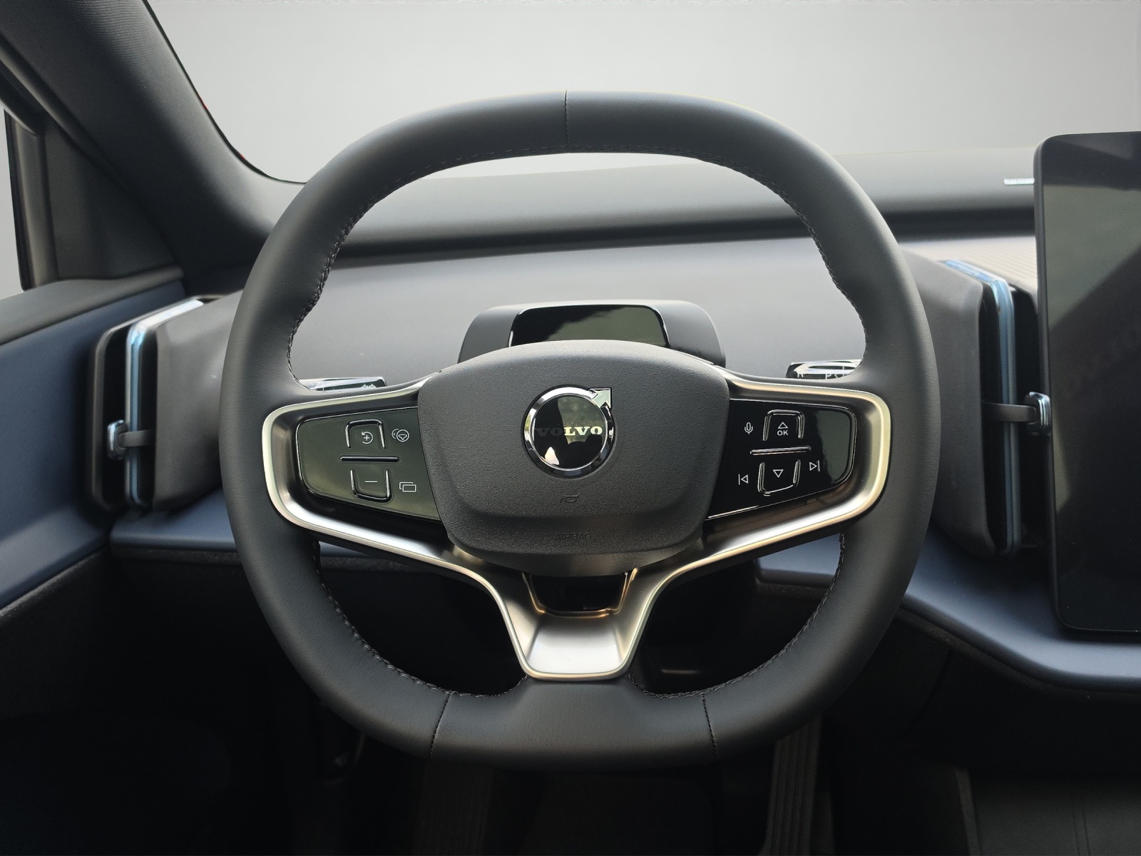 VOLVO EX30 P5 69 kWh Long Range Ultra-image-10