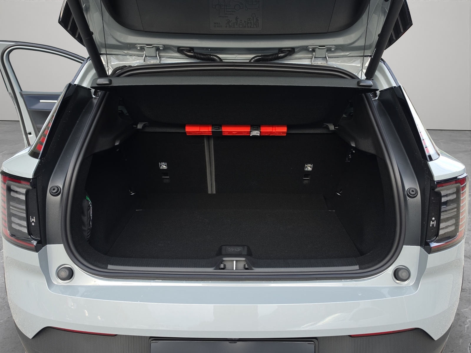 VOLVO EX30 P5 69 kWh Long Range Ultra-image-16