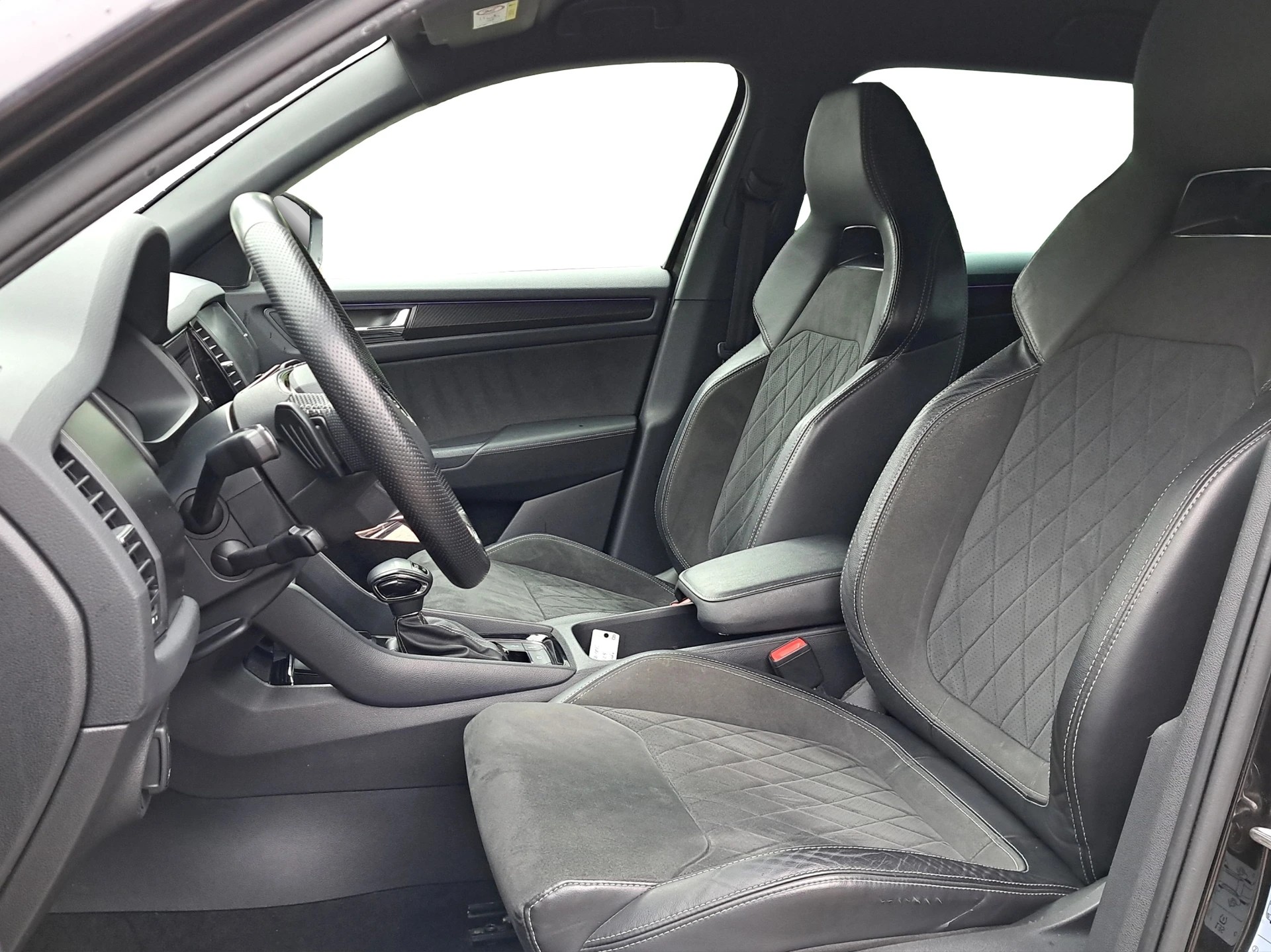 SKODA Kodiaq 2.0 TSI 4x4 Sport Line-image-6