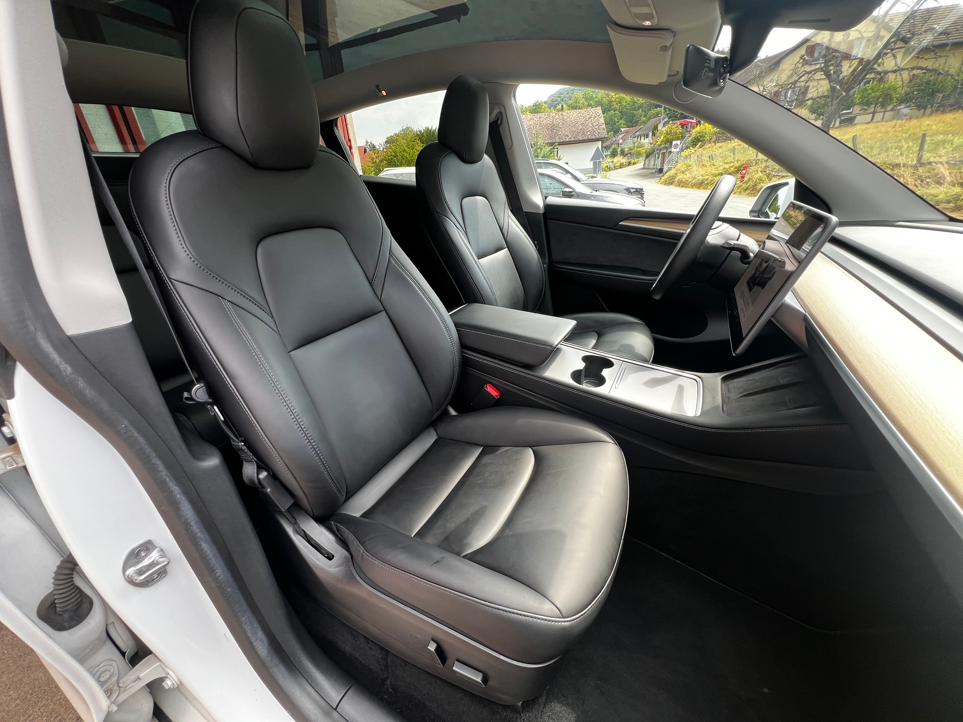 TESLA Model Y Long Range // SoH 92%-image-9