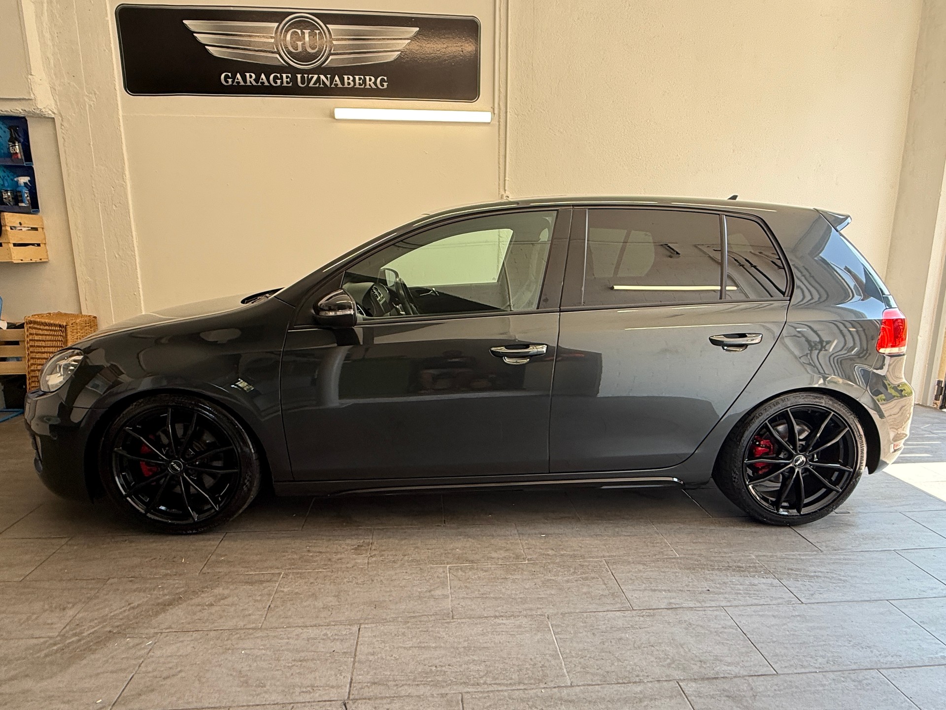 VW Golf 2.0 TSI GTI Team DSG Ab 190.- pro Monat-showroom-element-1