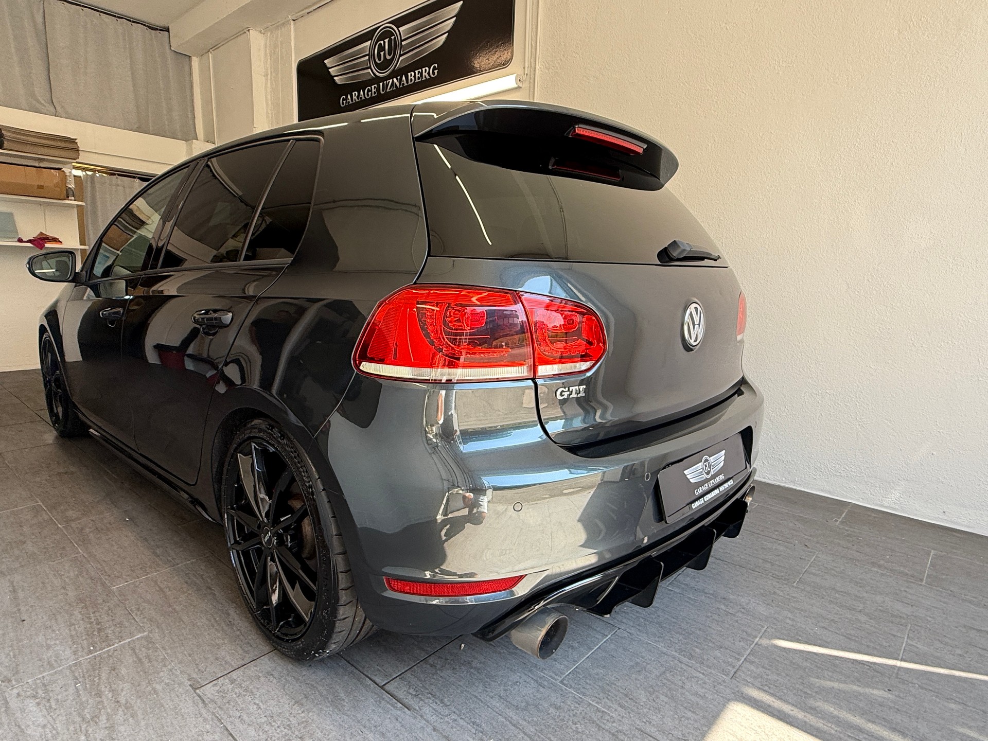 VW Golf 2.0 TSI GTI Team DSG Ab 190.- pro Monat-showroom-element-2
