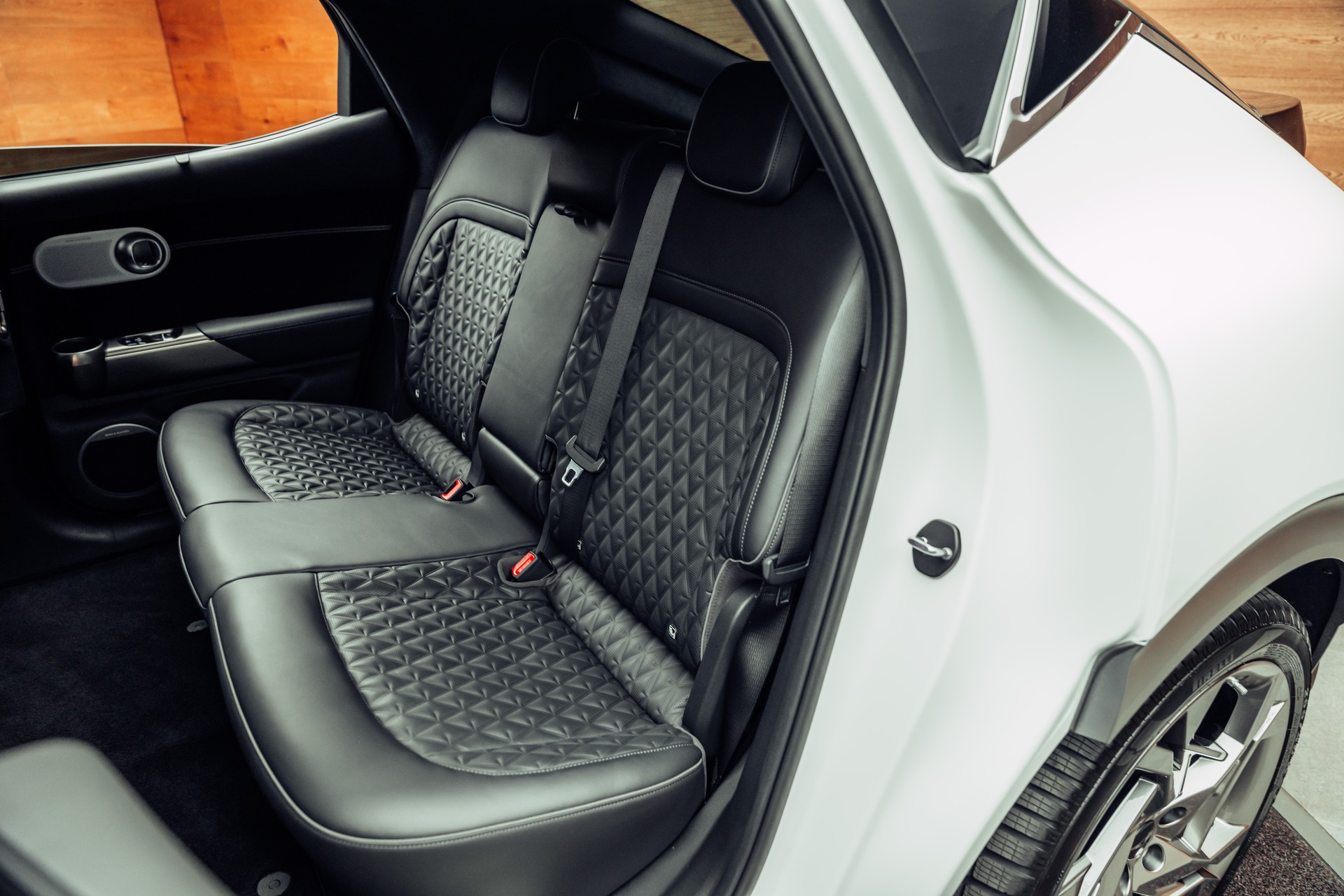 GENESIS GV60 77.4 kWh Sport Plus AWD-image-8