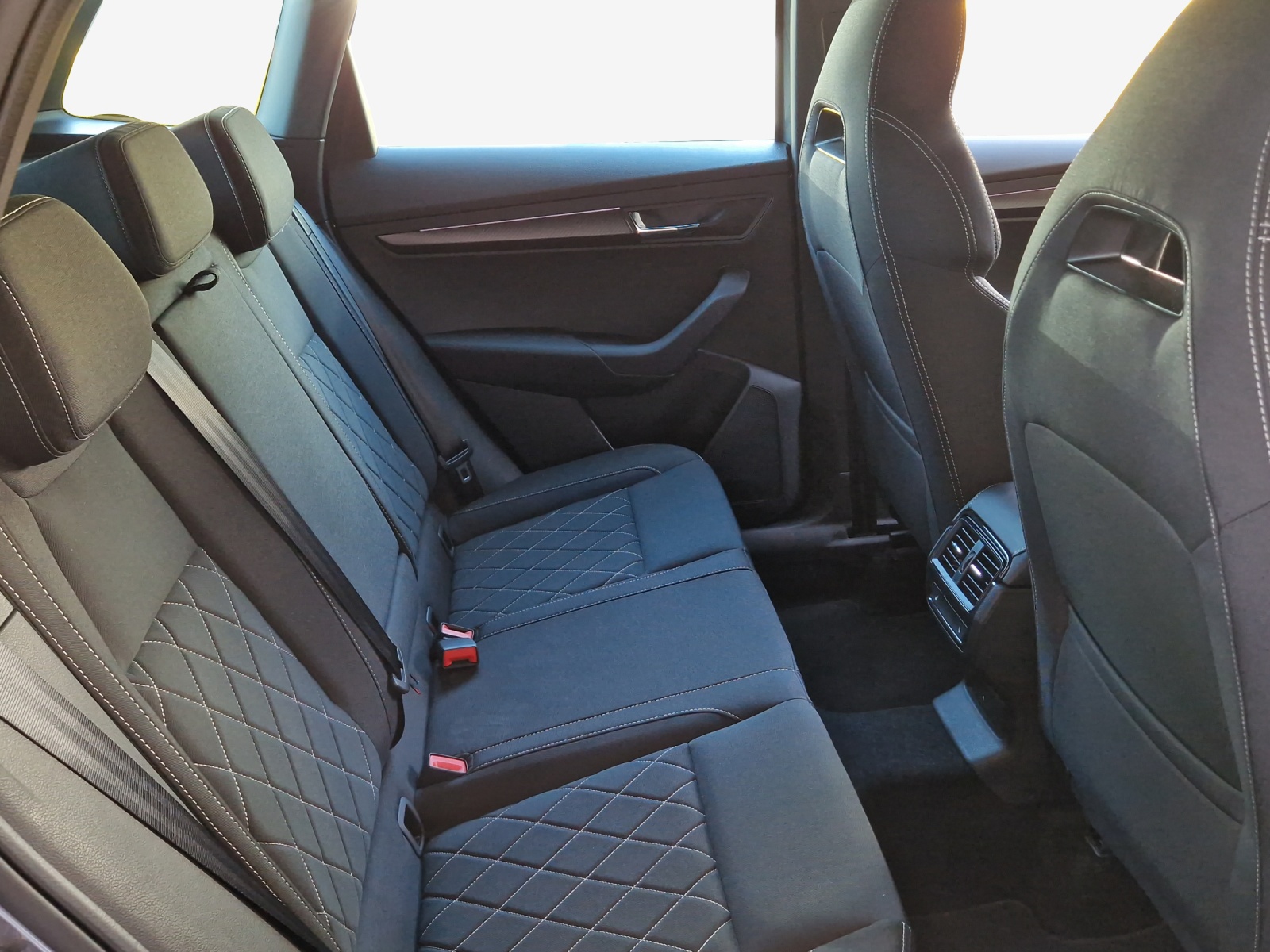 SKODA Karoq 2.0 TSI SportLine 4x4 DSG-image-15