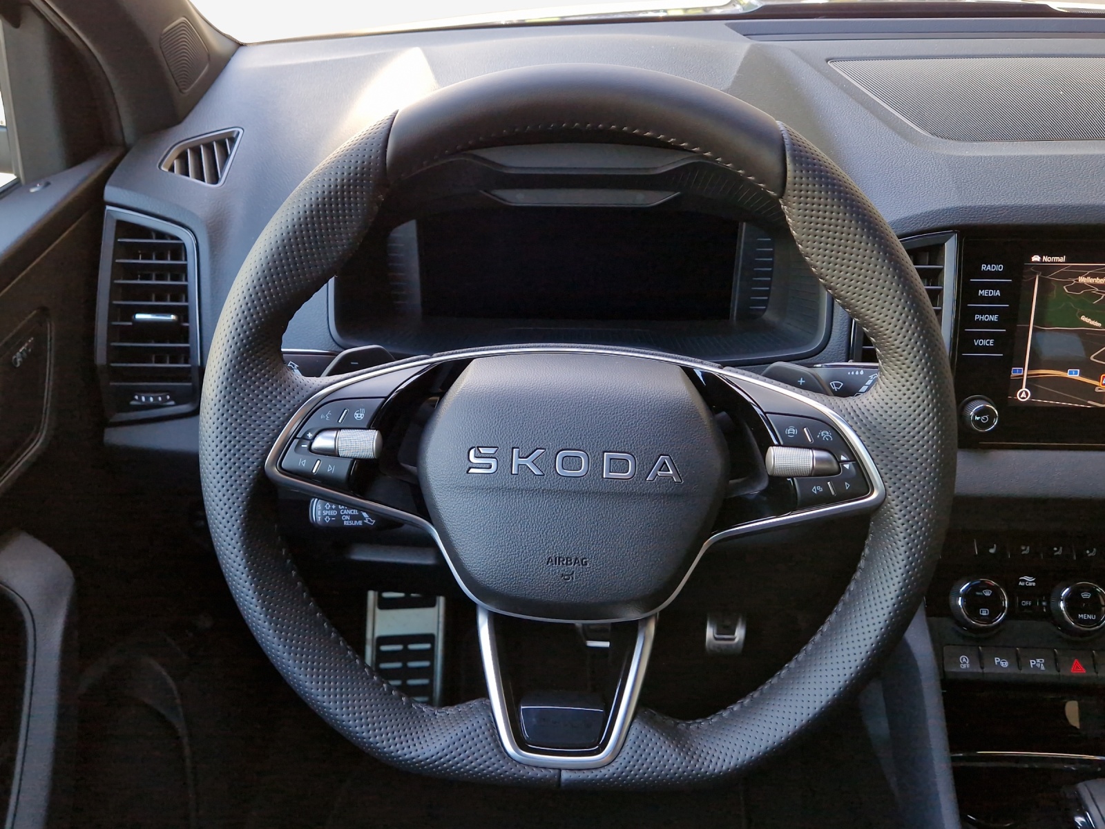 SKODA Karoq 2.0 TSI SportLine 4x4 DSG-image-9