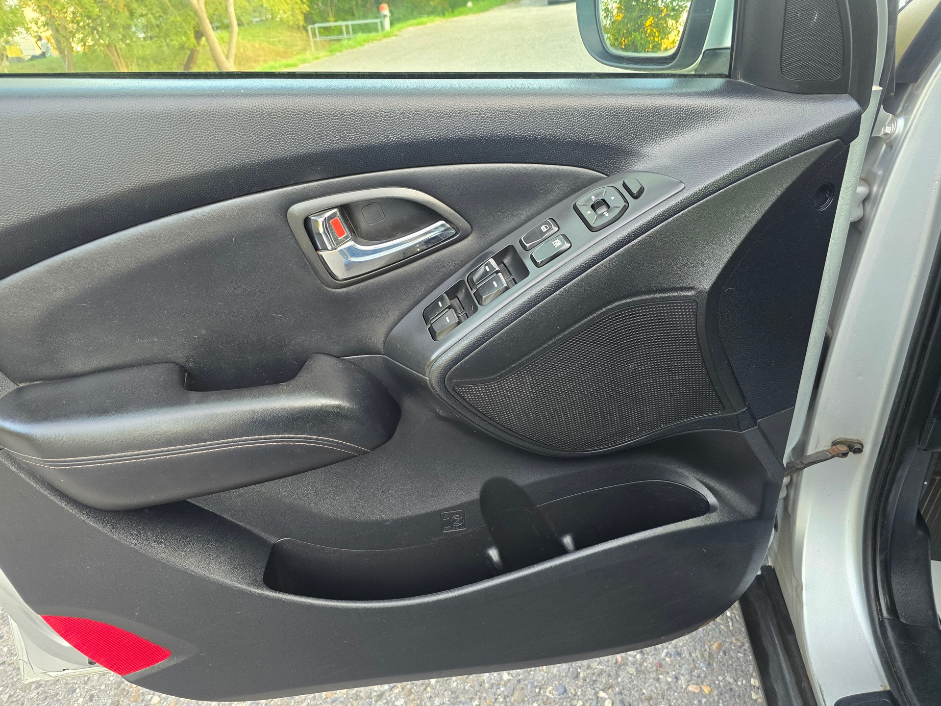HYUNDAI iX 35 2.0 CRDi Premium 4WD Automatic-image-15
