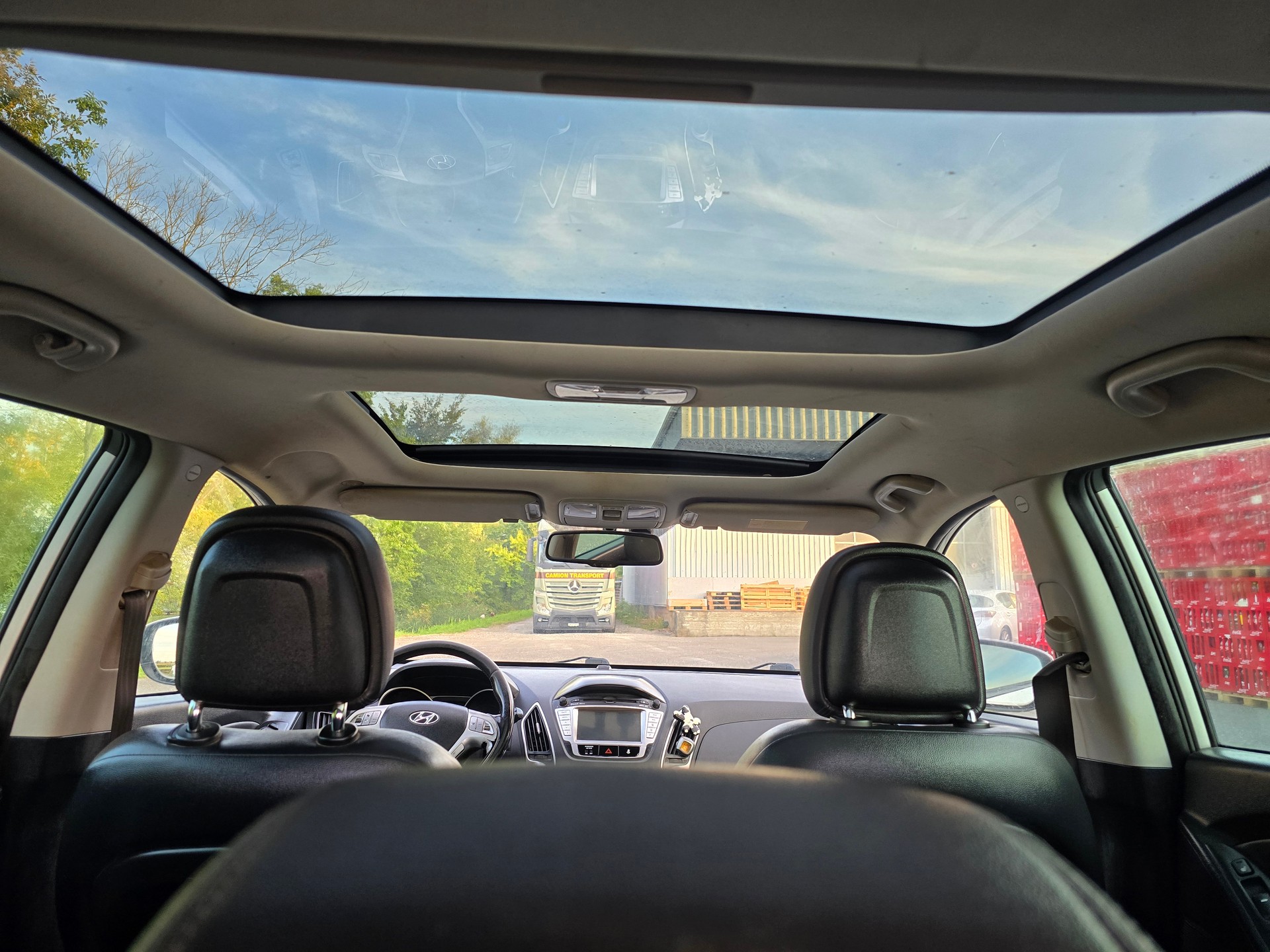 HYUNDAI iX 35 2.0 CRDi Premium 4WD Automatic-image-7