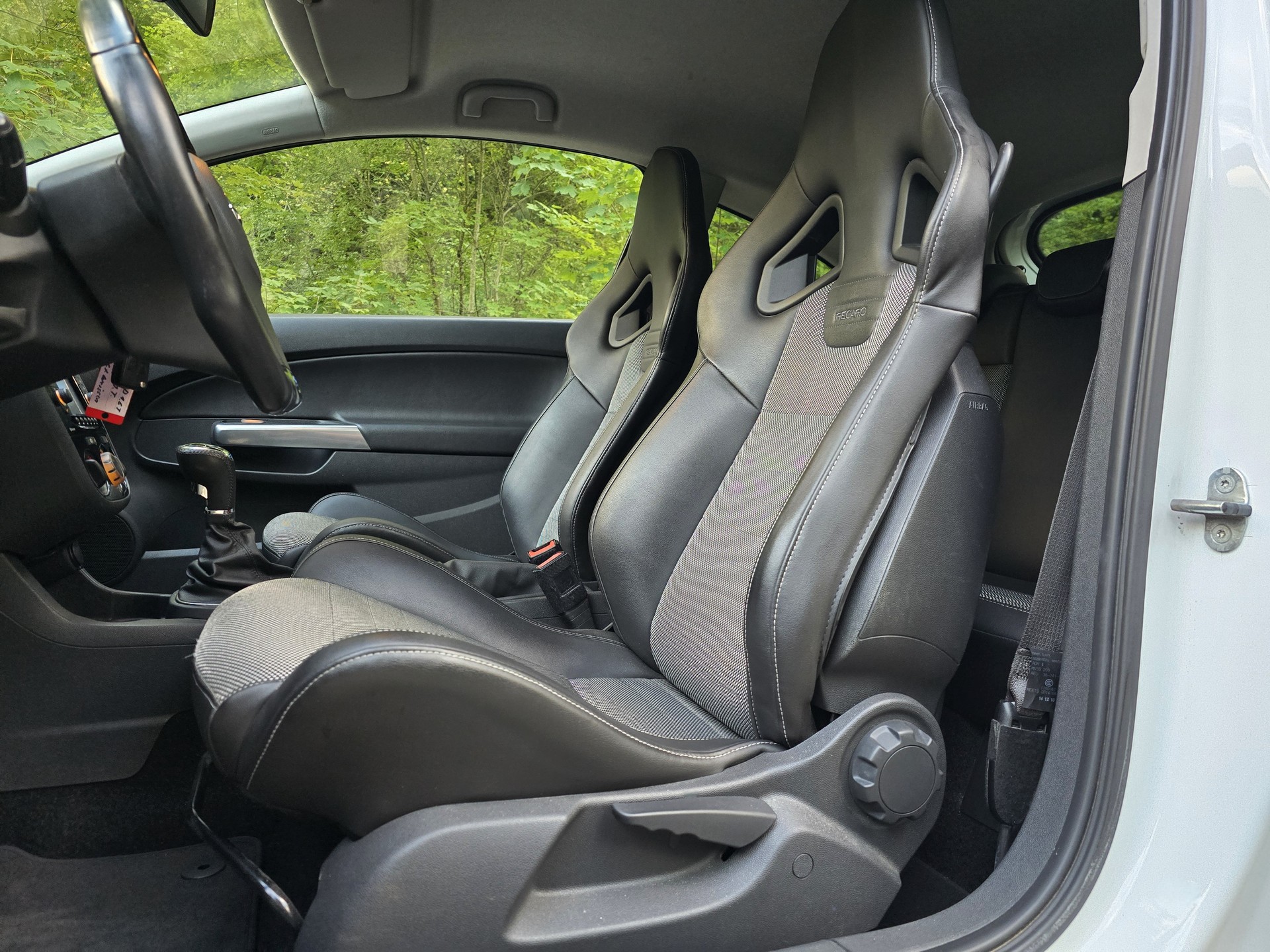 OPEL Corsa 1.6 Turbo OPC-image-4