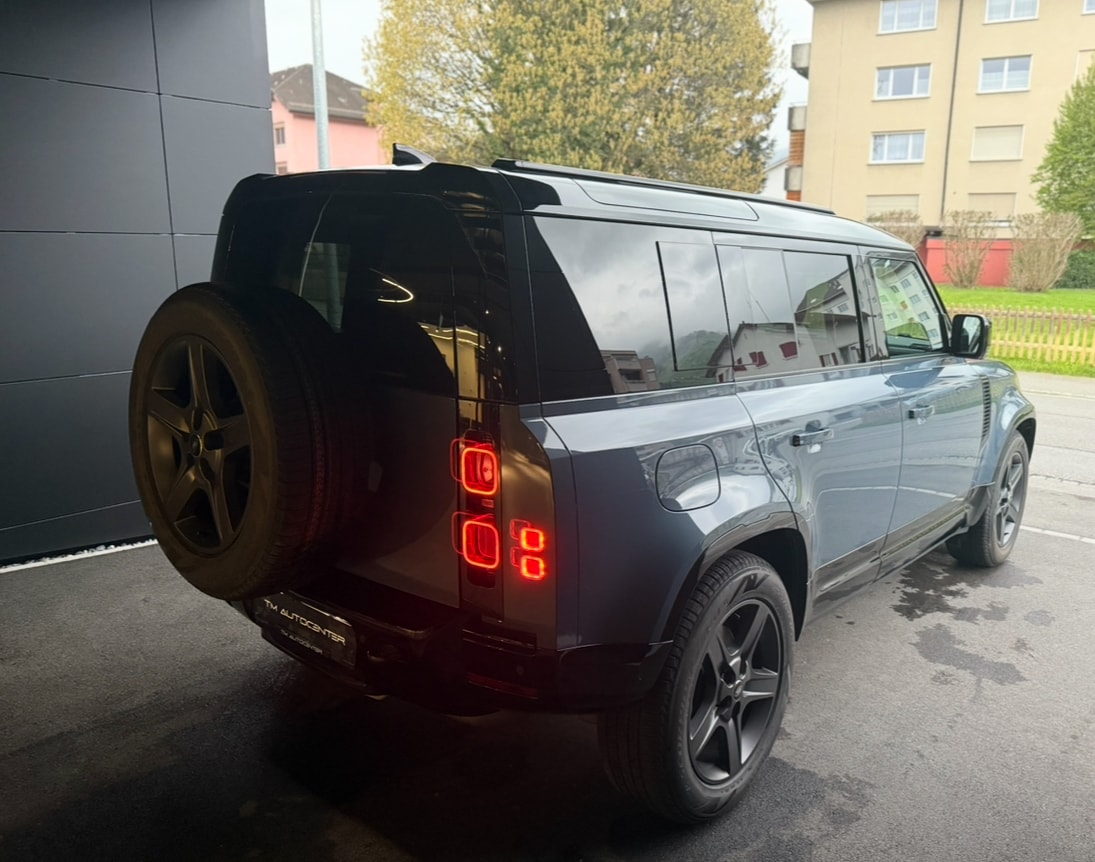 LAND ROVER Defender 110 3.0 D I6 300 X-Dynamic SE AWD AT8-image-2