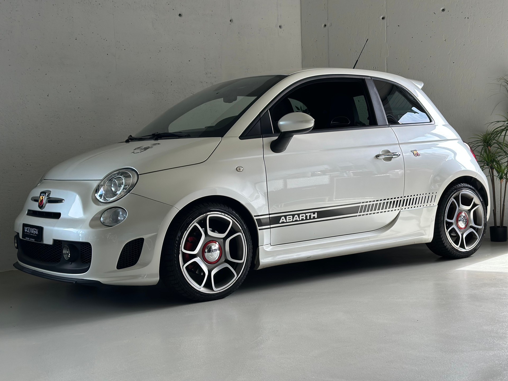 FIAT 500 1.4 16V Turbo Abarth 695 SS-showroom-element-1