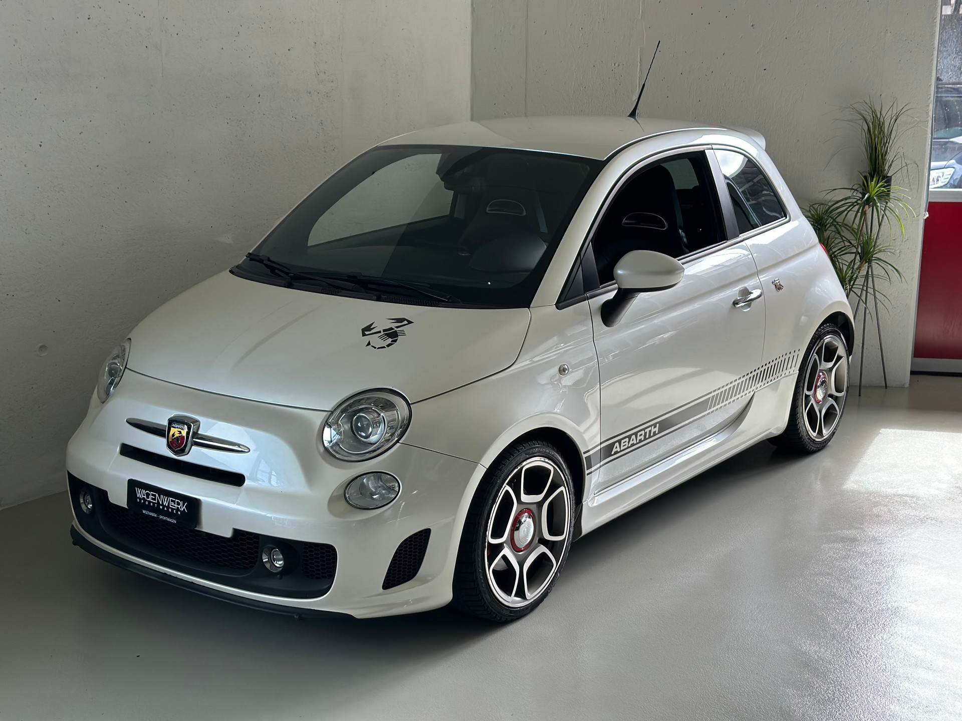 FIAT 500 1.4 16V Turbo Abarth 695 SS-showroom-element-3