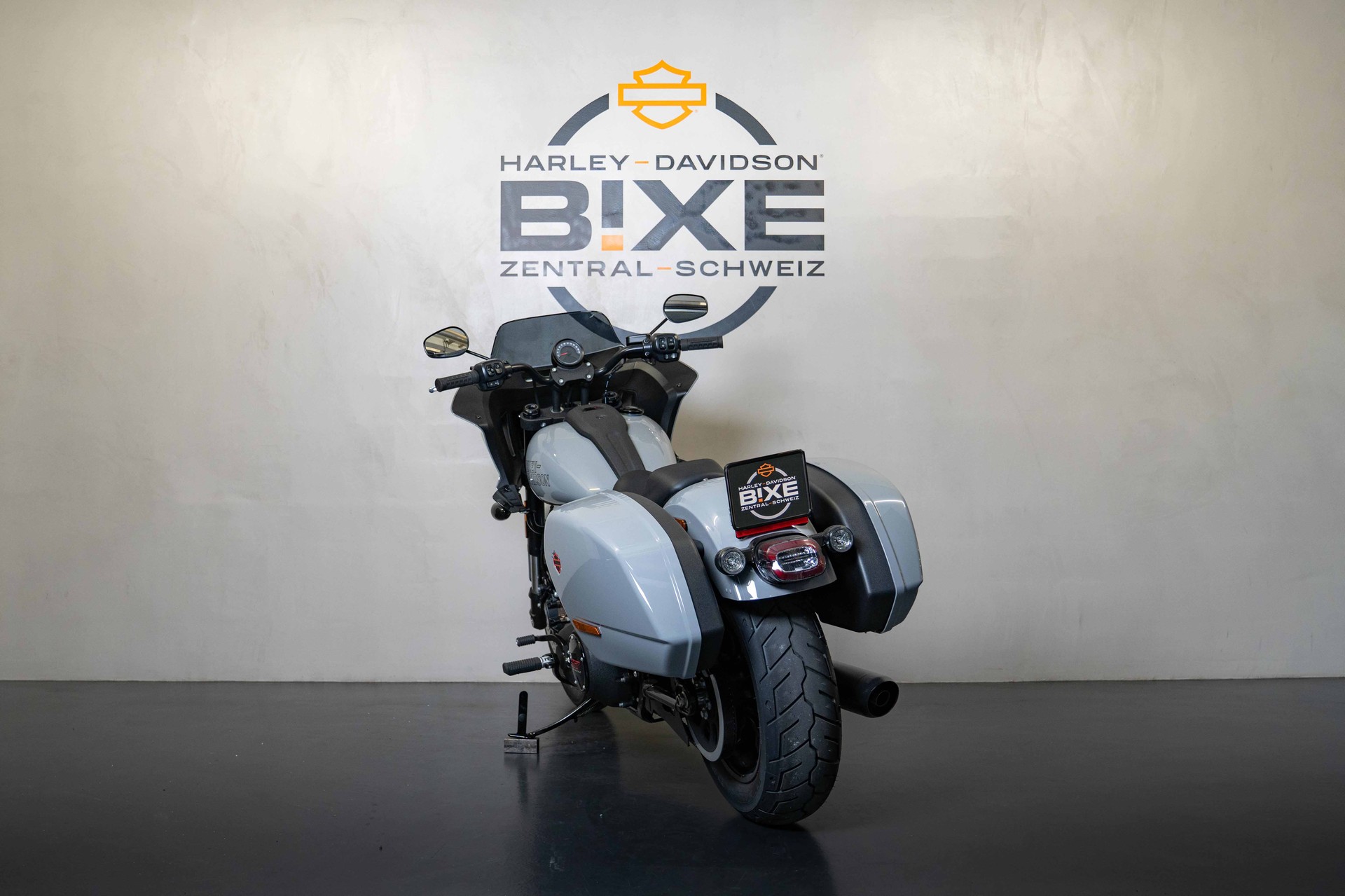 HARLEY-DAVIDSON FXLRST Low Rider ST 117ci-showroom-element-3