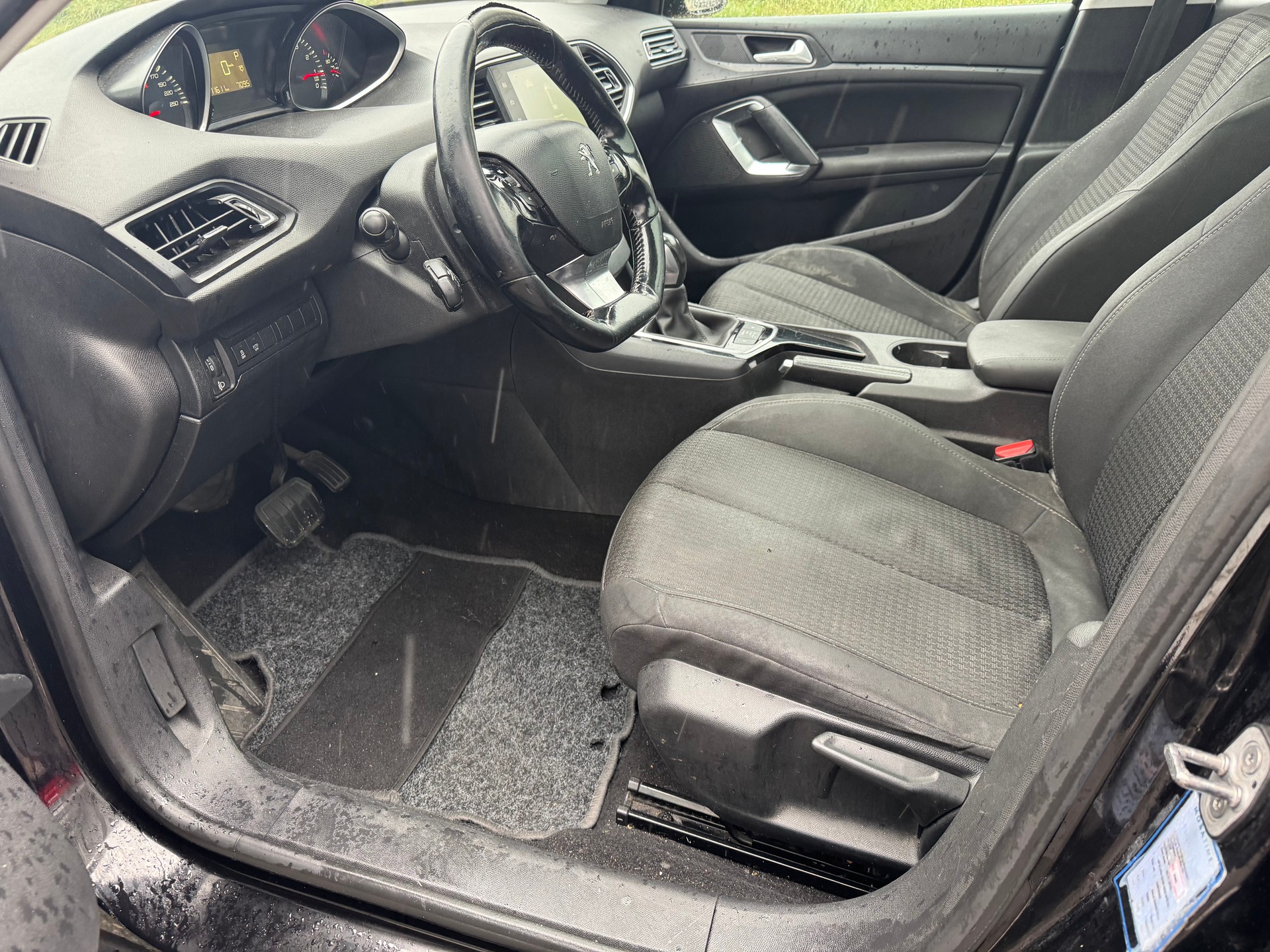 PEUGEOT 308 SW 1.2 THP Style Automatic-image-8