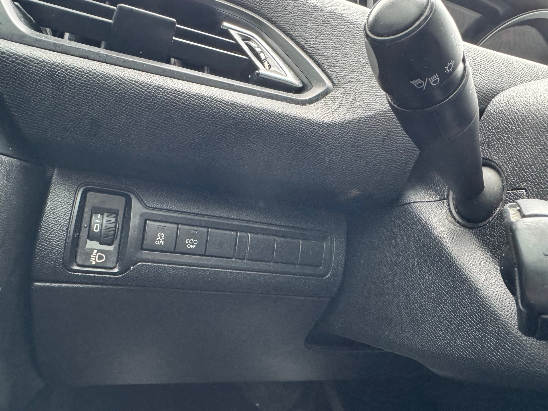 PEUGEOT 308 SW 1.2 THP Style Automatic-image-13
