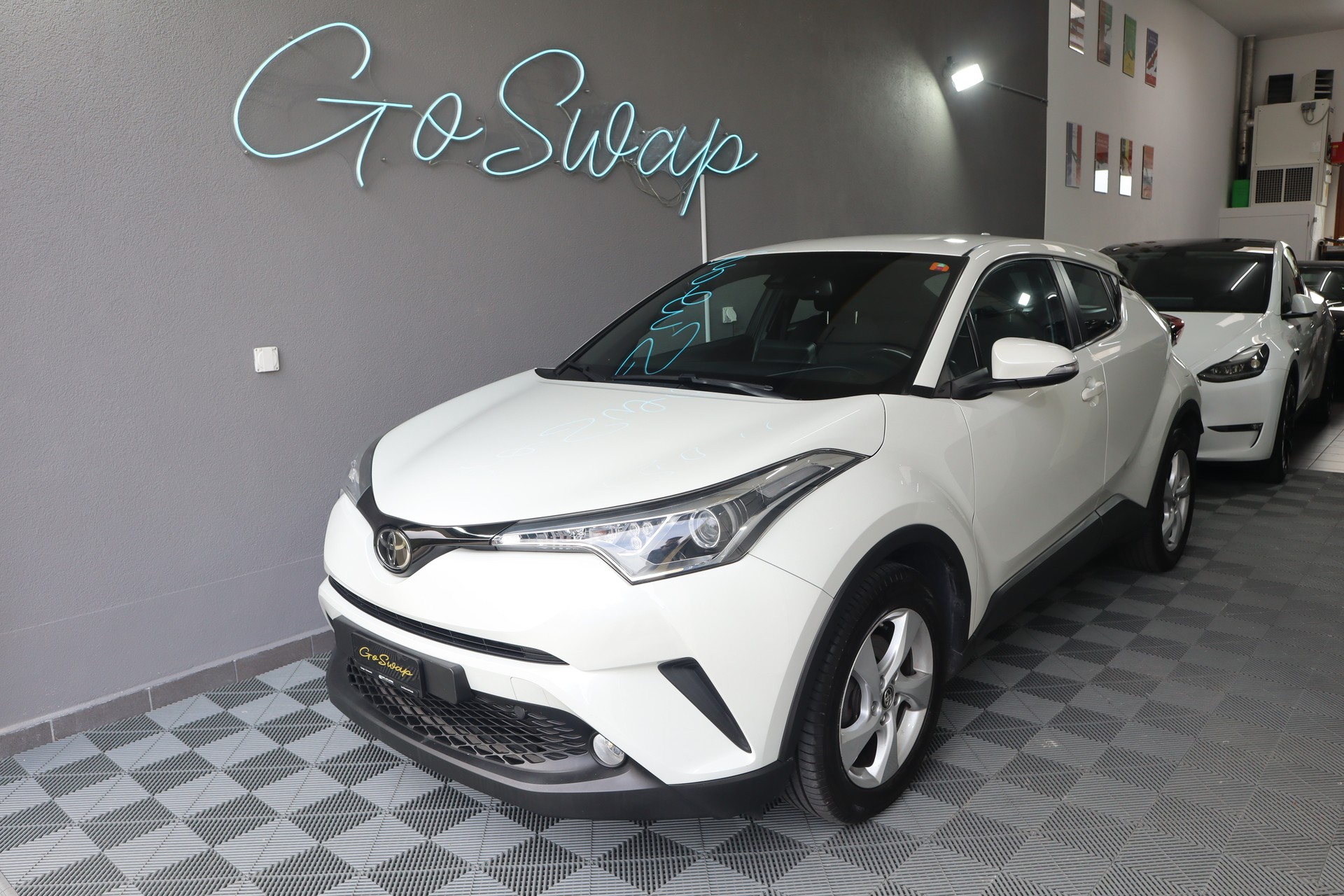 TOYOTA C-HR 1.2 Turbo Comfort 4WD Multidrive S * Caméra de recul *-showroom-element-1
