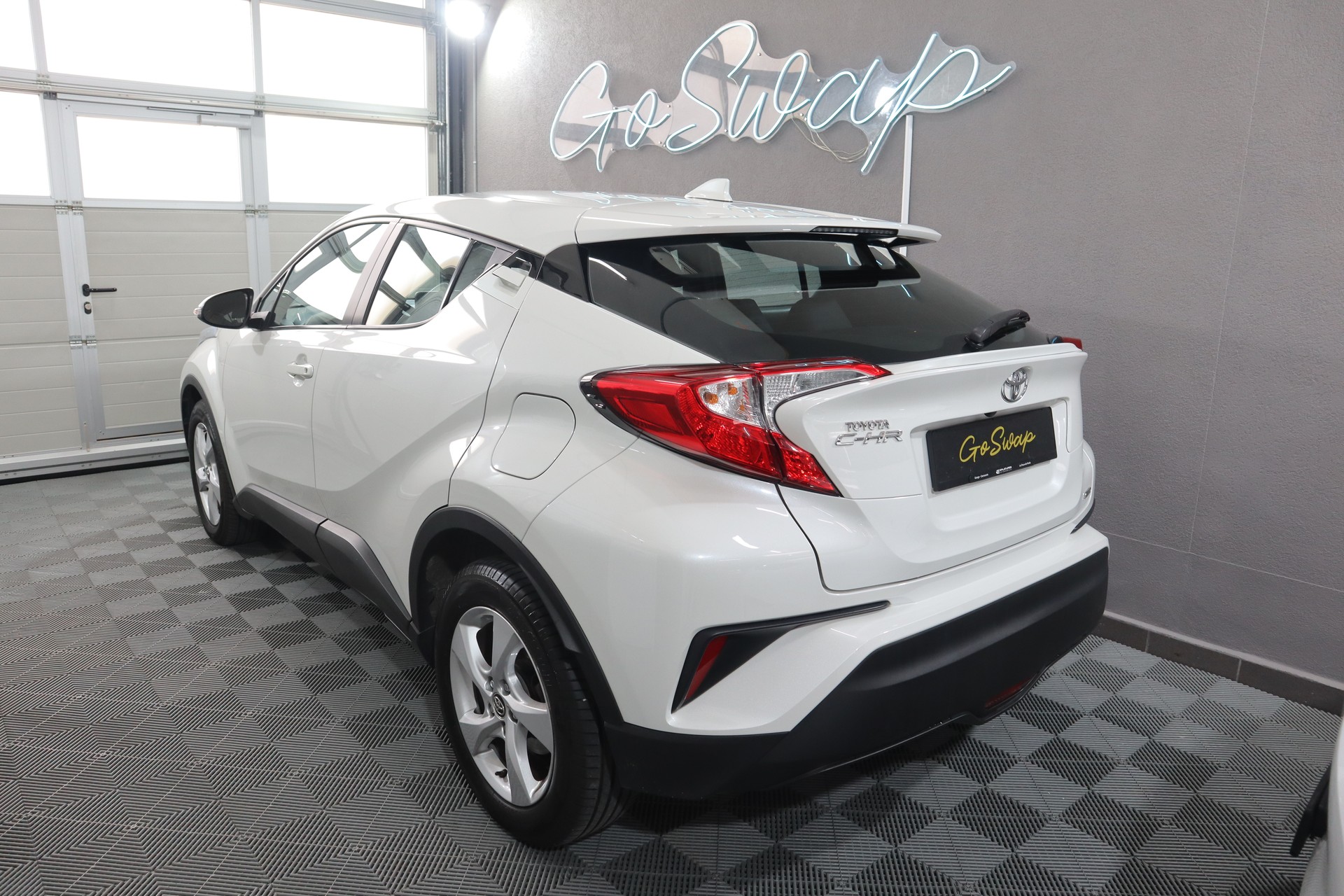 TOYOTA C-HR 1.2 Turbo Comfort 4WD Multidrive S * Caméra de recul *-showroom-element-2
