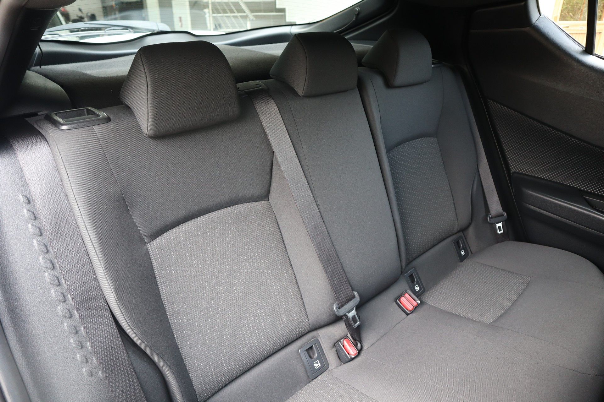 TOYOTA C-HR 1.2 Turbo Comfort 4WD Multidrive S * Caméra de recul *-image-11