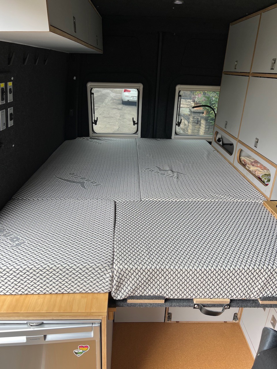 MERCEDES-BENZ Sprinter 419 CDI Standard 9G-TRONIC 4x4-image-15