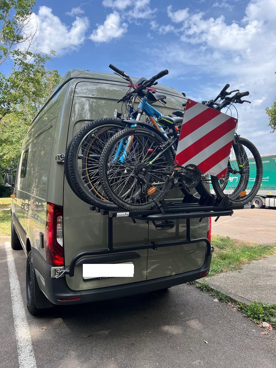 MERCEDES-BENZ Sprinter 419 CDI Standard 9G-TRONIC 4x4-image-28