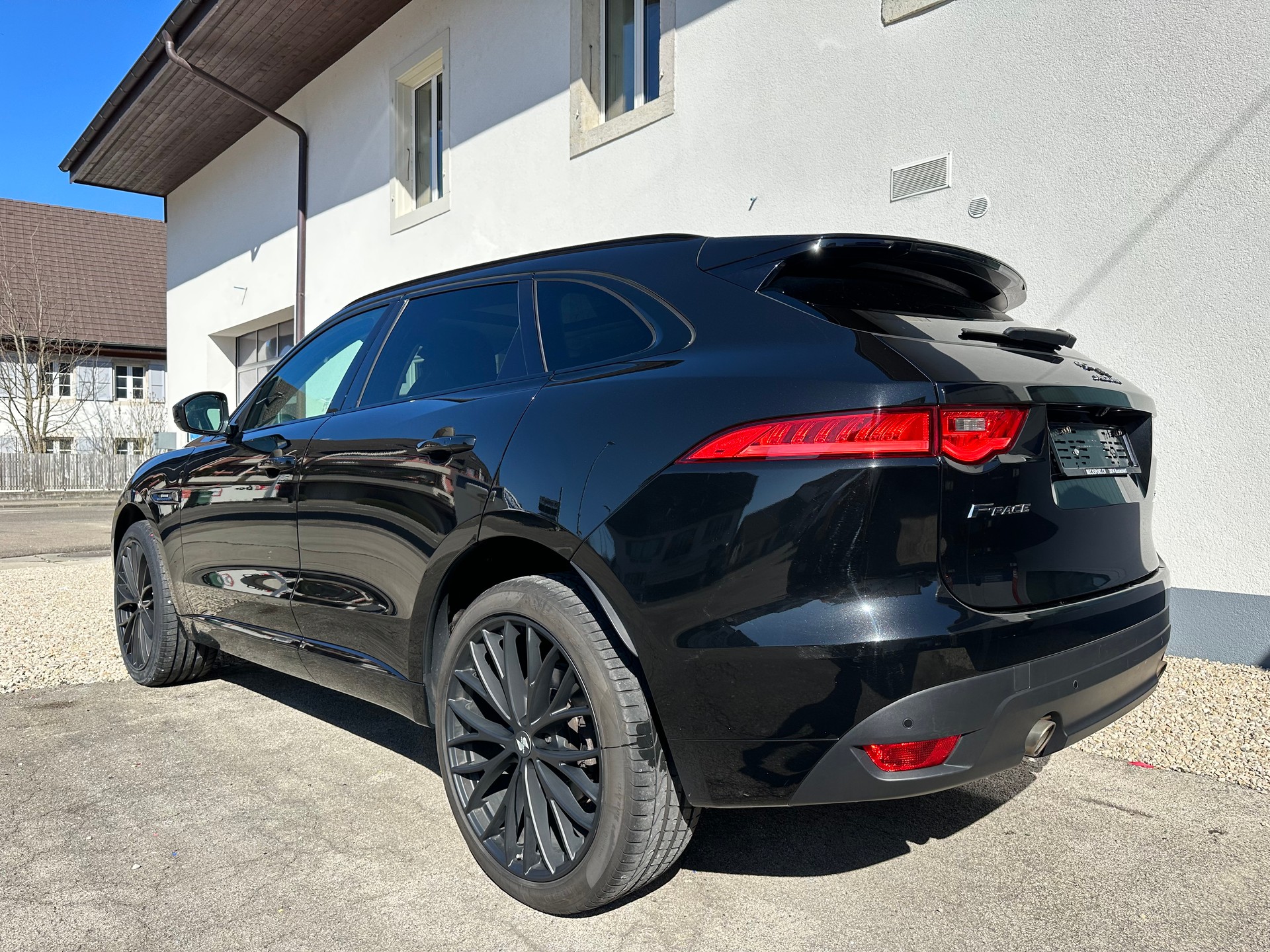 JAGUAR F-Pace 25t 2.0 R-Sport AWD Automatik-image-1