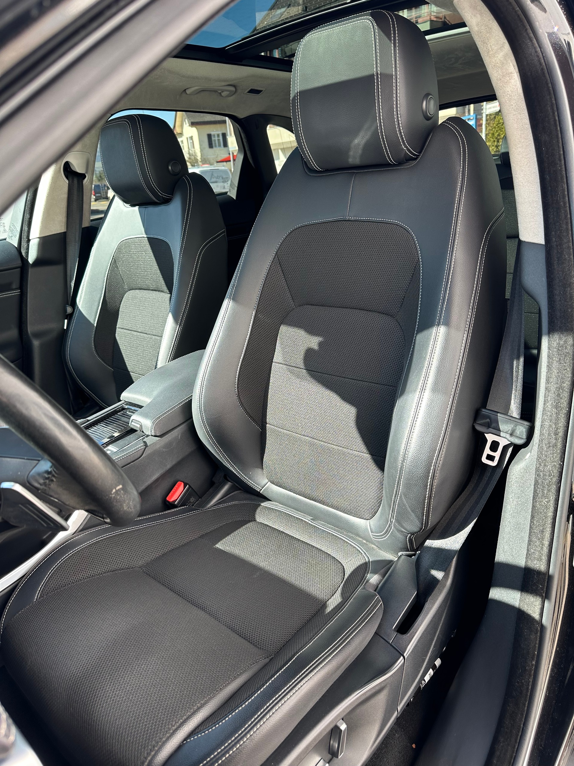 JAGUAR F-Pace 25t 2.0 R-Sport AWD Automatik-image-3