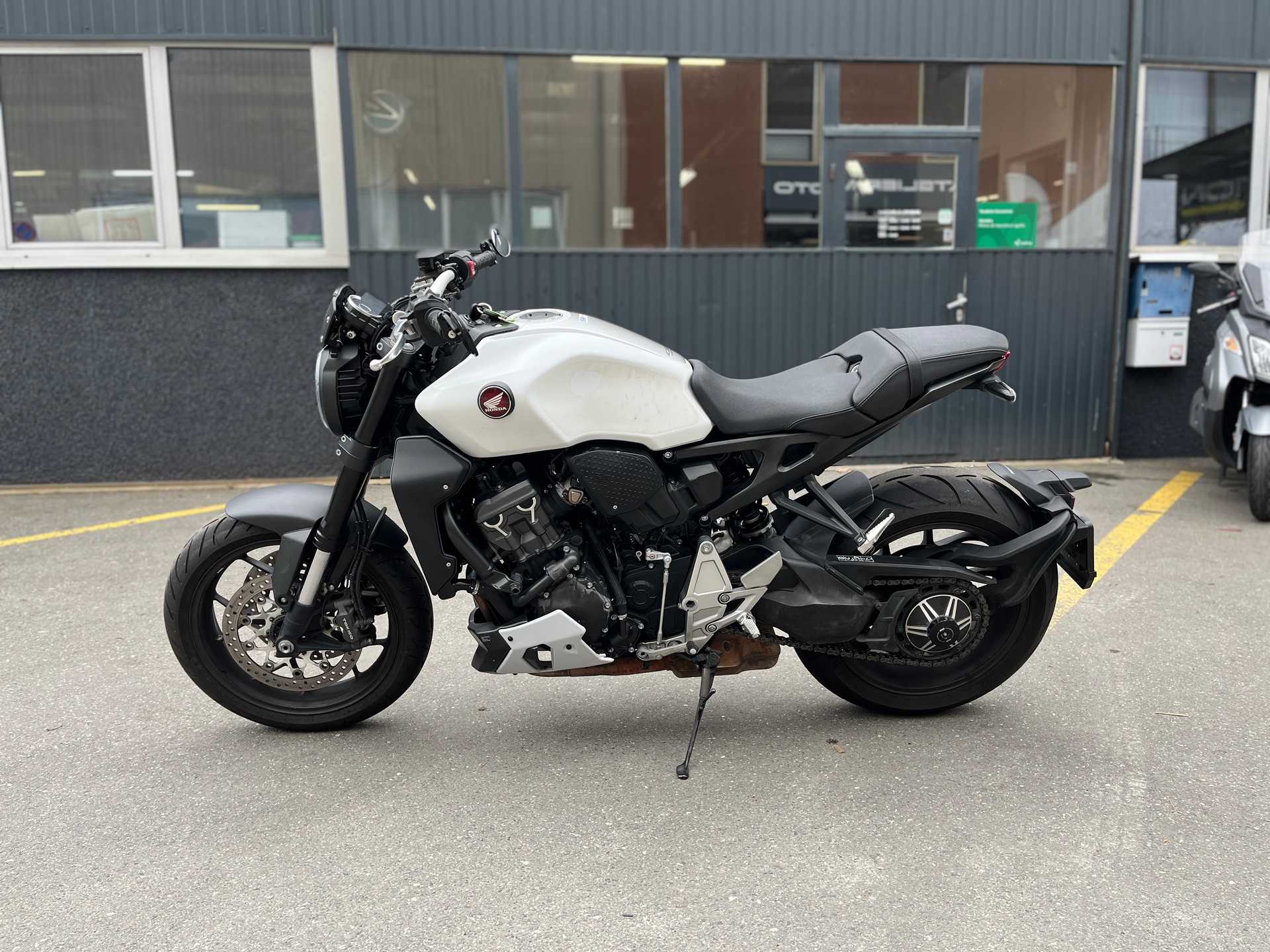 HONDA CB 1000 R ABS-showroom-element-2