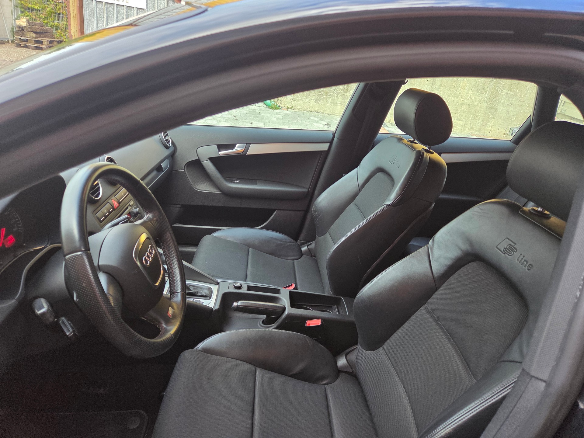 AUDI A3 2.0 TDI S Line-image-8