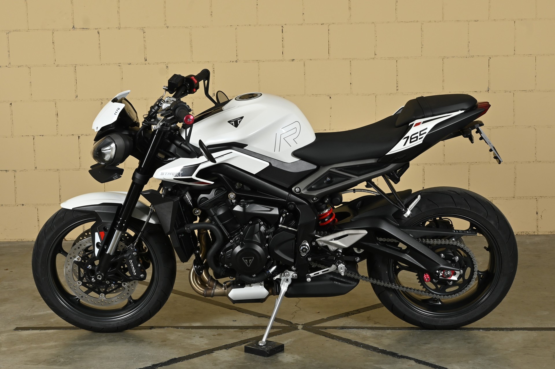 TRIUMPH Street Triple R 765-image-2