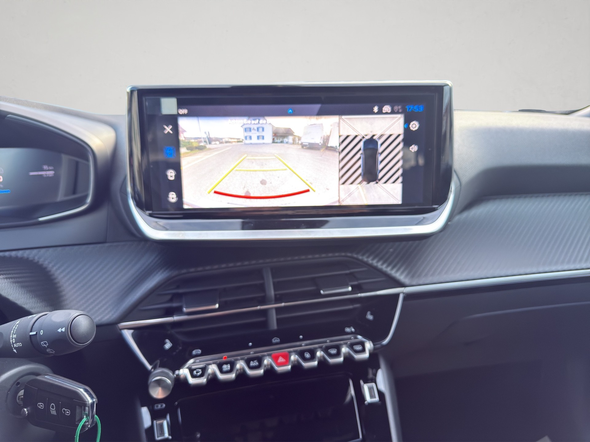 PEUGEOT 2008 1.2 145 MHEV Allure-image-15