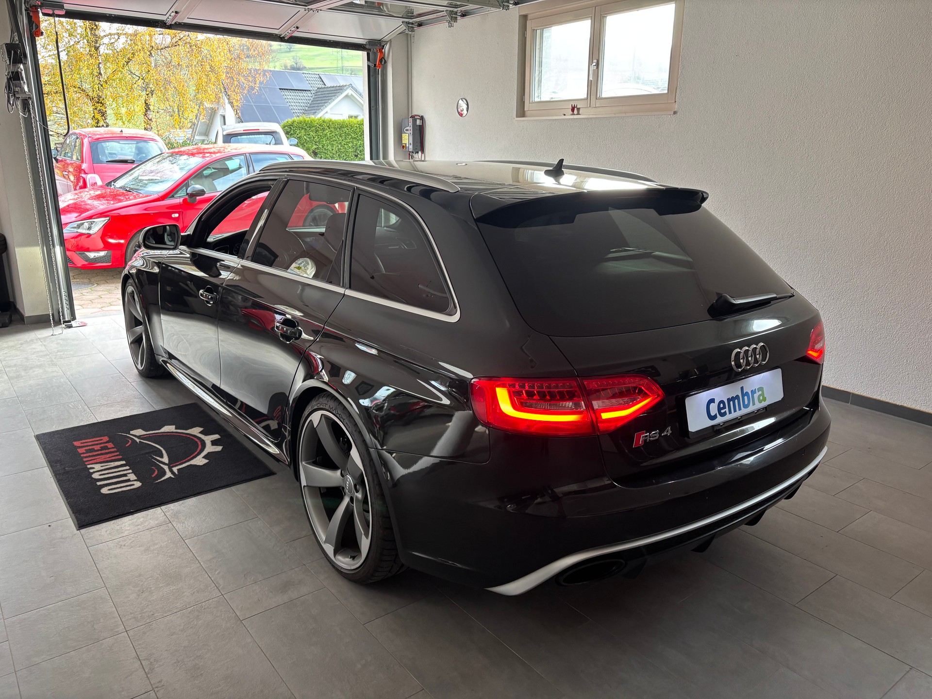 AUDI RS4 Avant 4.2 FSI V8 quattro S-tronic-image-2