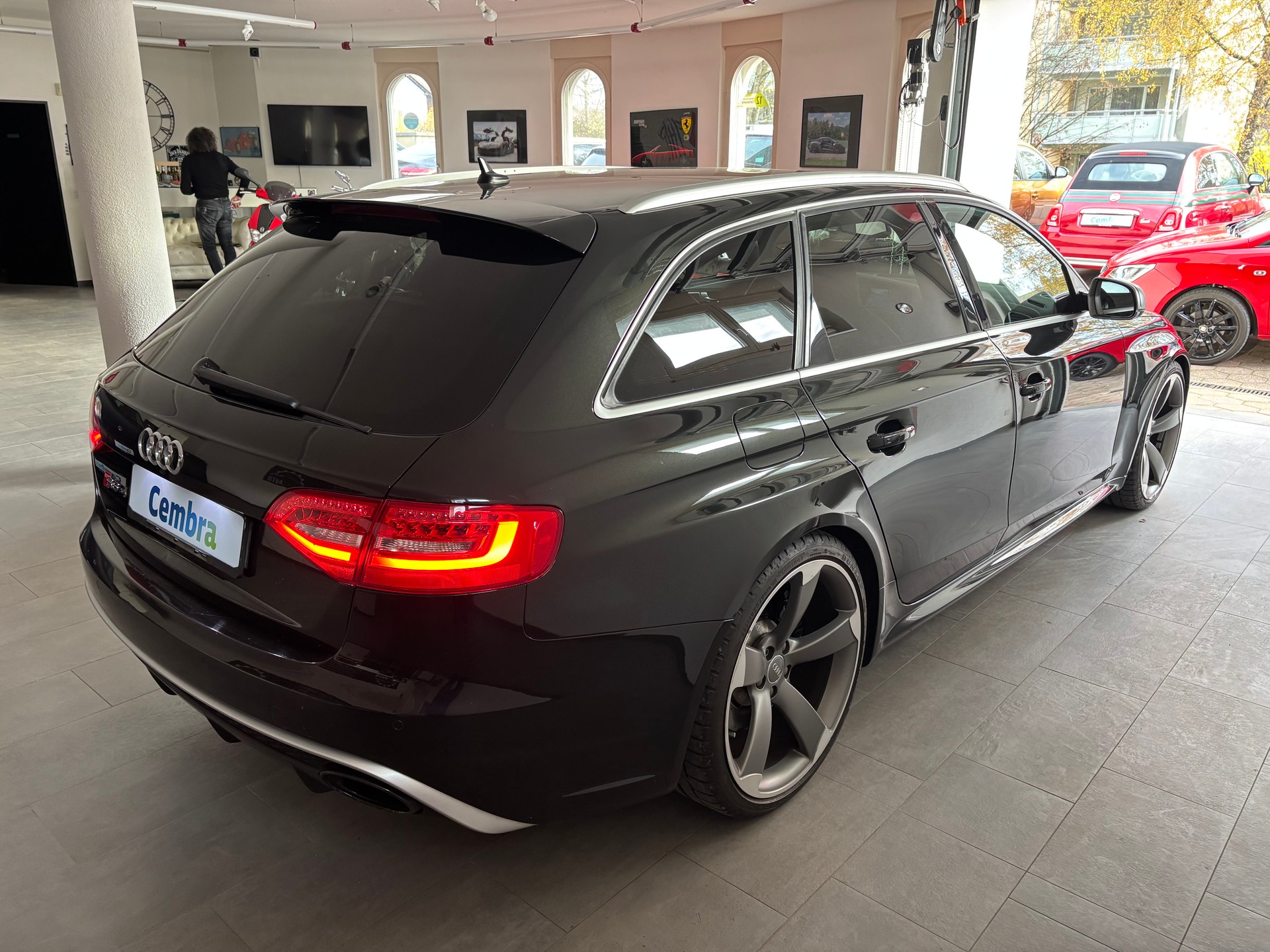 AUDI RS4 Avant 4.2 FSI V8 quattro S-tronic-image-4