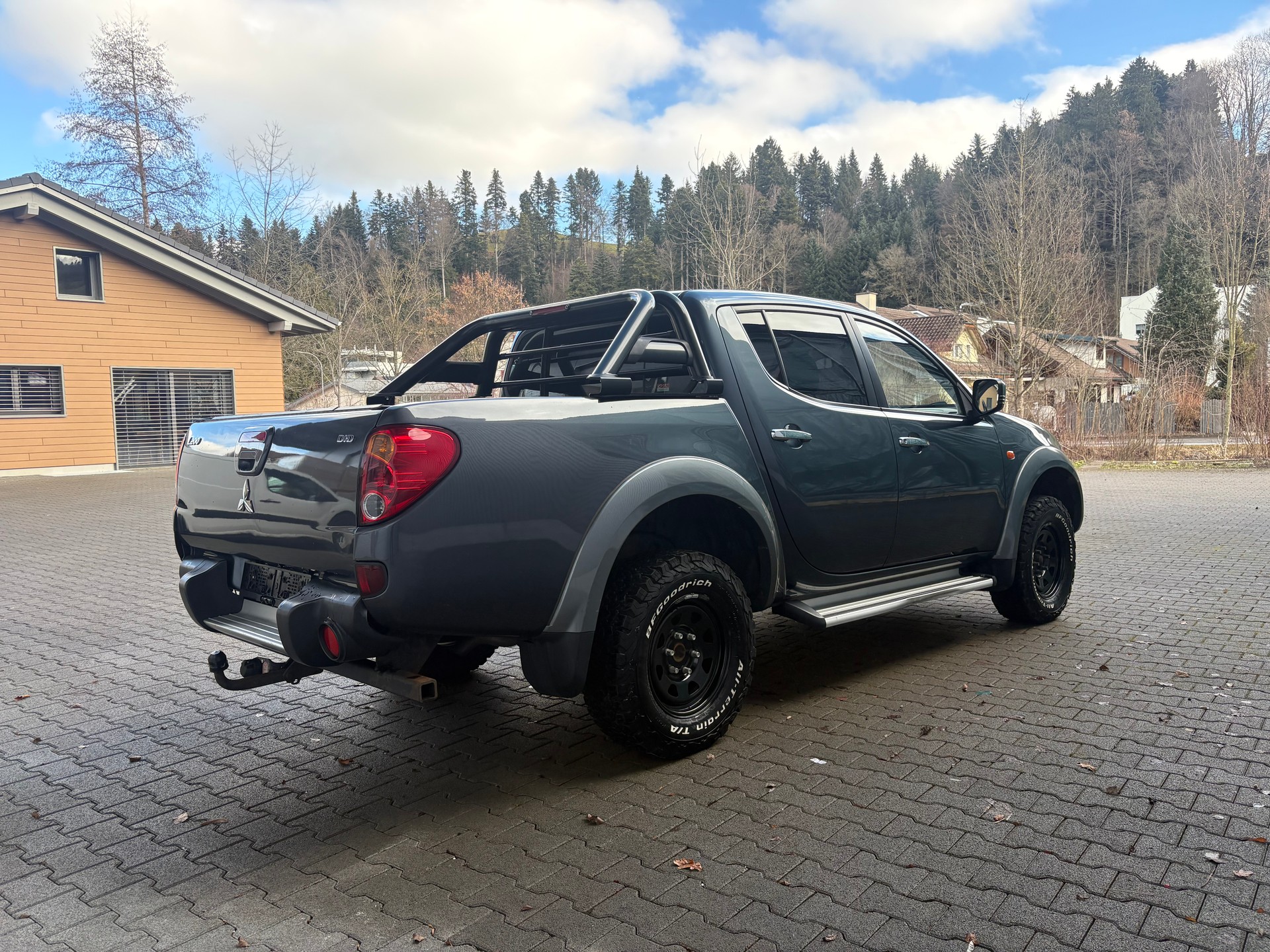 MITSUBISHI L 200 2.5 DID Invite Double Cab-image-4