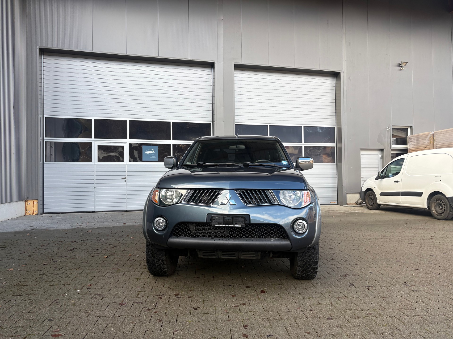 MITSUBISHI L 200 2.5 DID Invite Double Cab-image-2